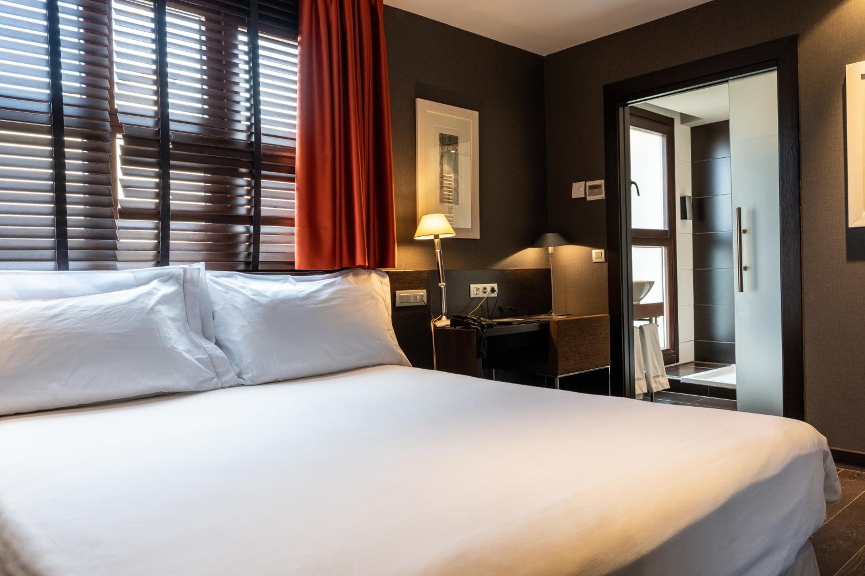 Double or Twin Room - Photo 6