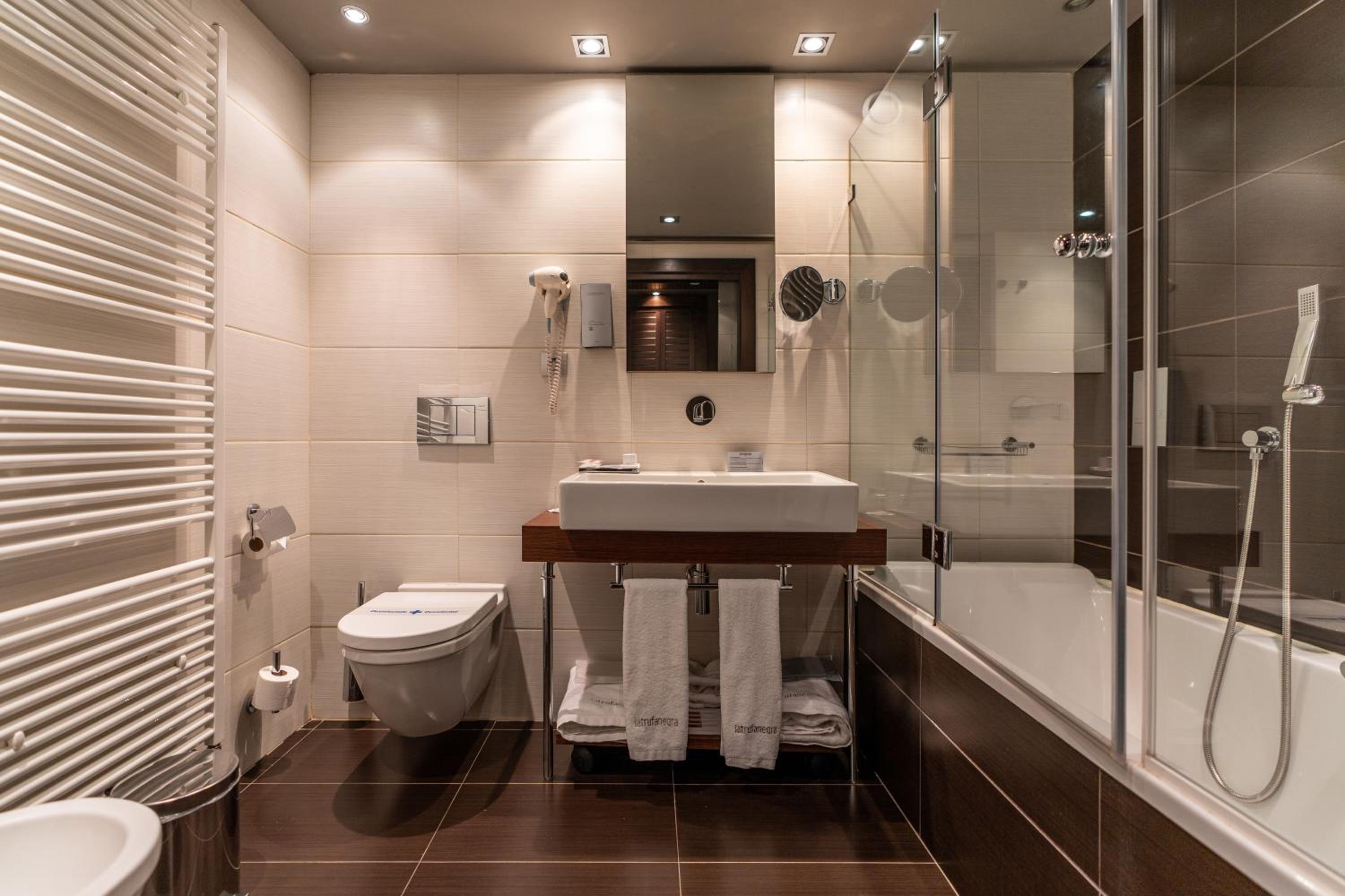 Double or Twin Room - Photo 11