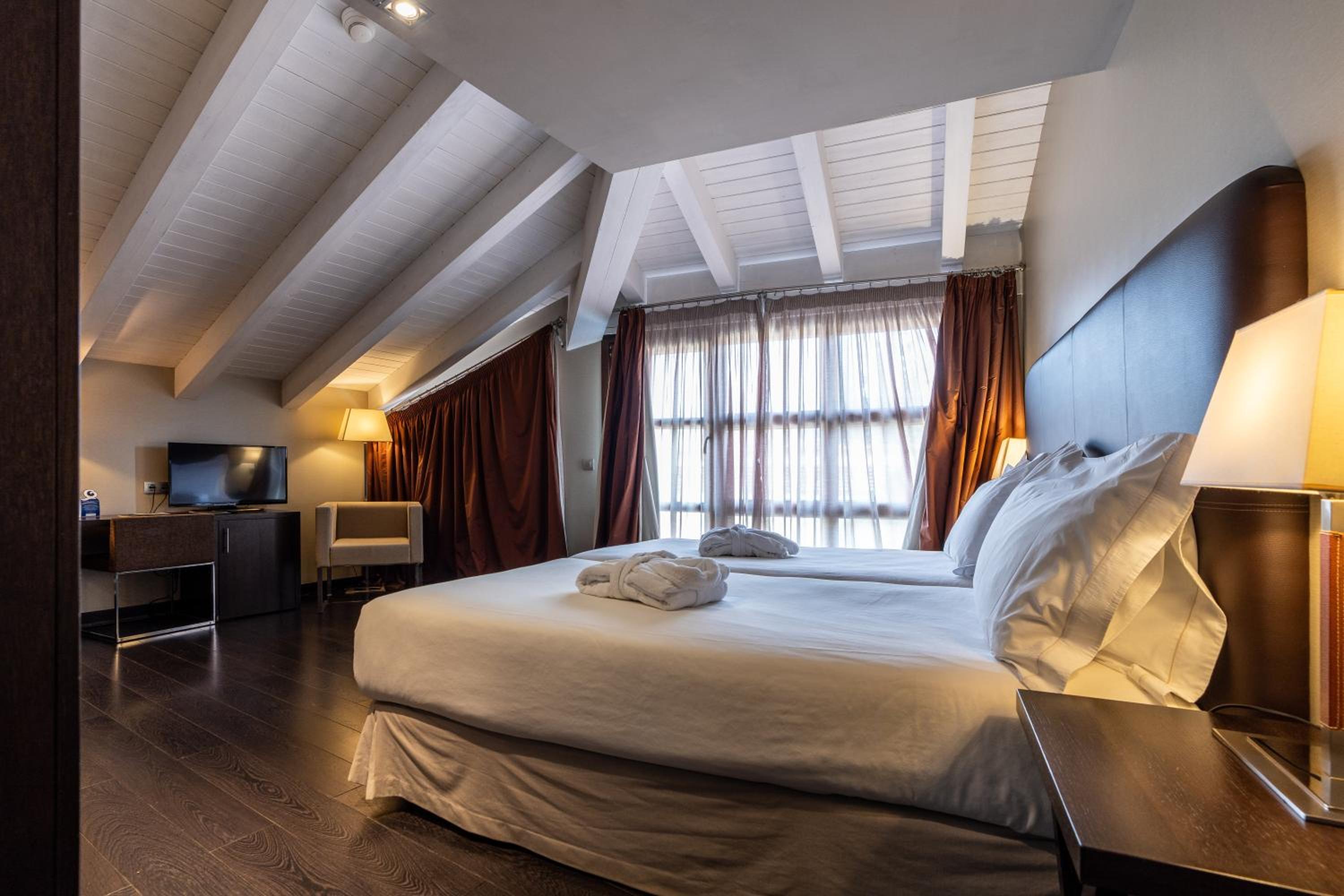 Junior Suite (2 Adults + 2 Children) - Photo 7