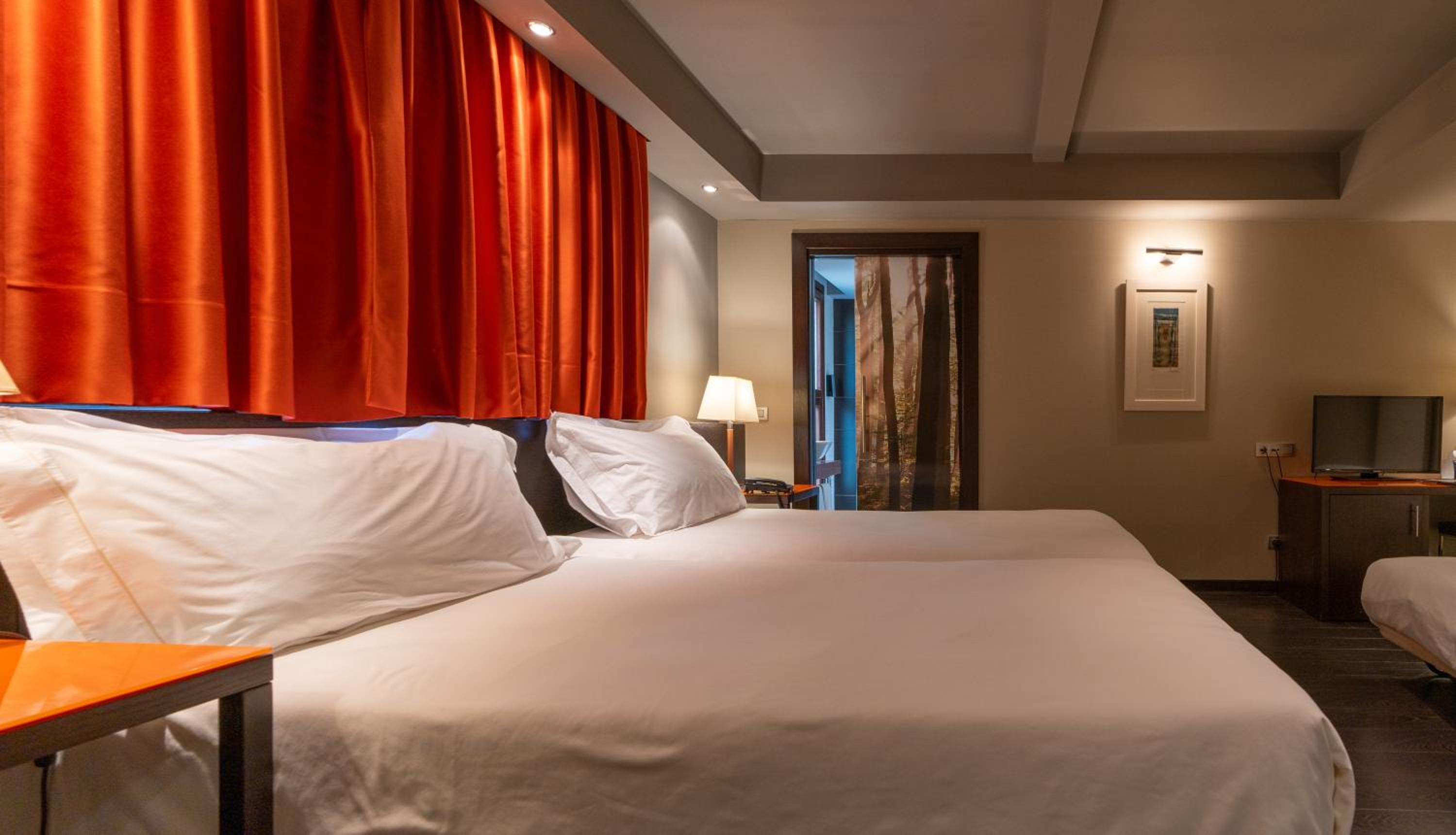 Superior Double Room (2 Adults + 1 Child) - Photo 4