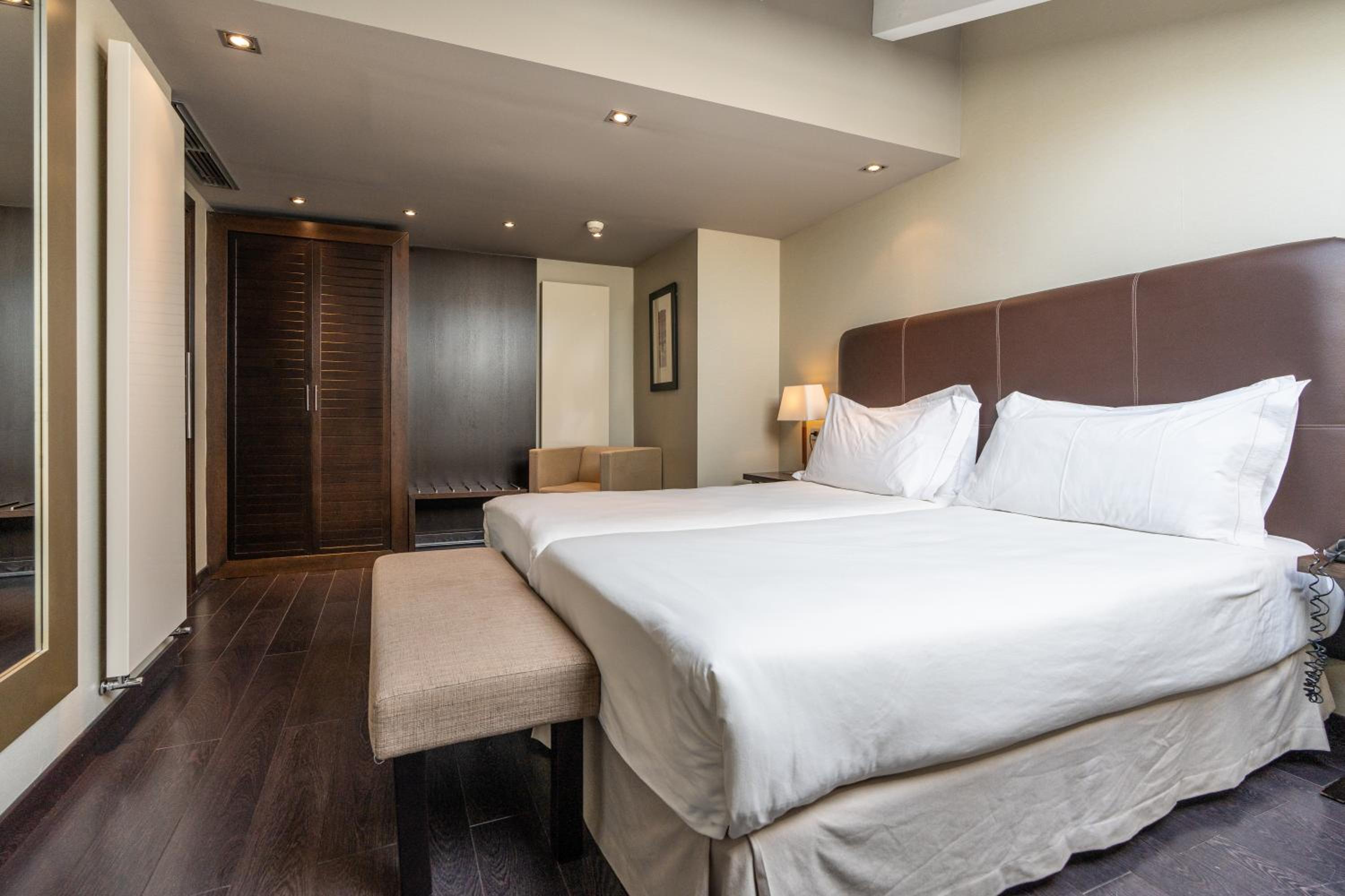 Junior Suite (2 Adults + 2 Children) - Photo 8
