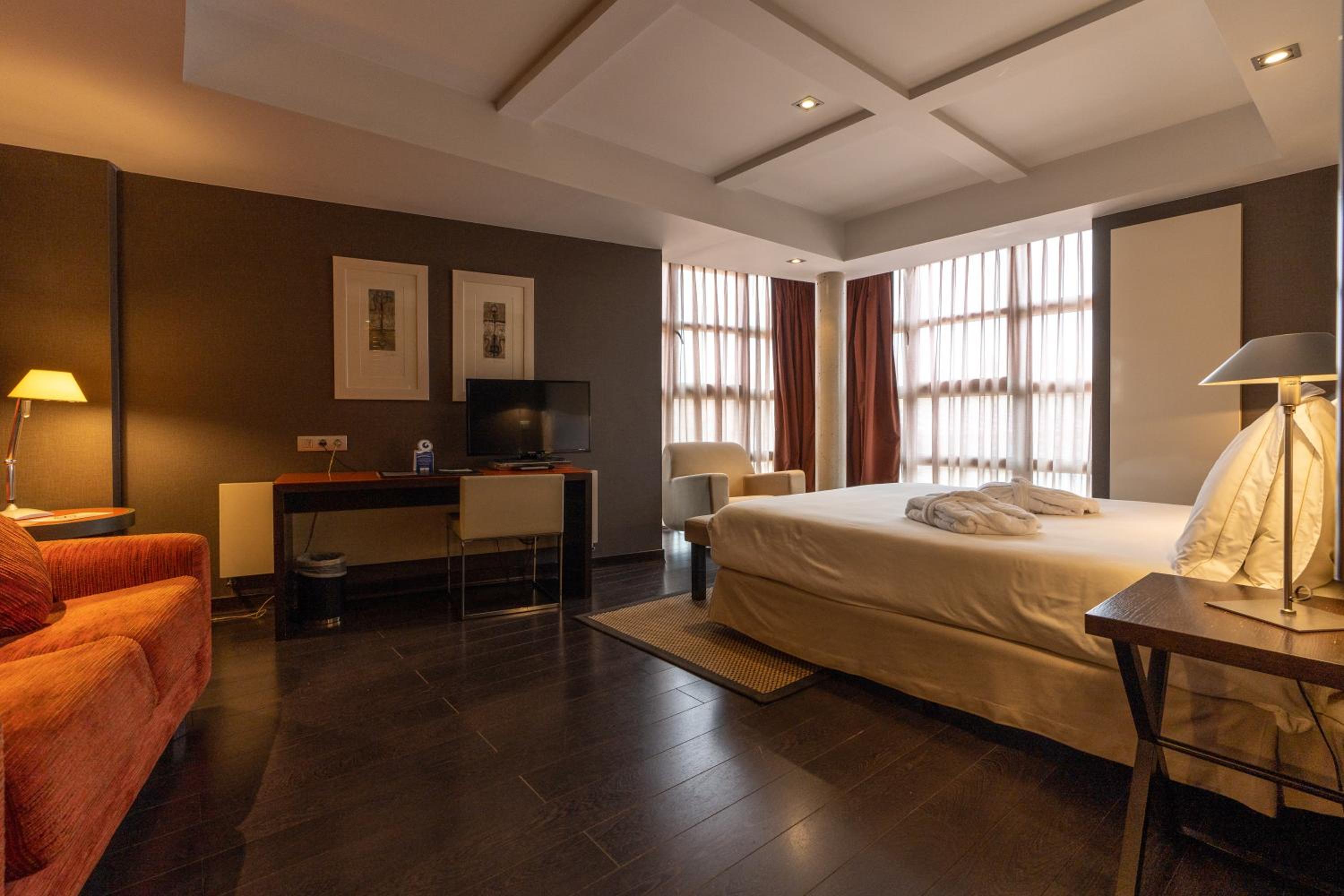 Superior Double Room (2 Adults + 1 Child) - Photo 6