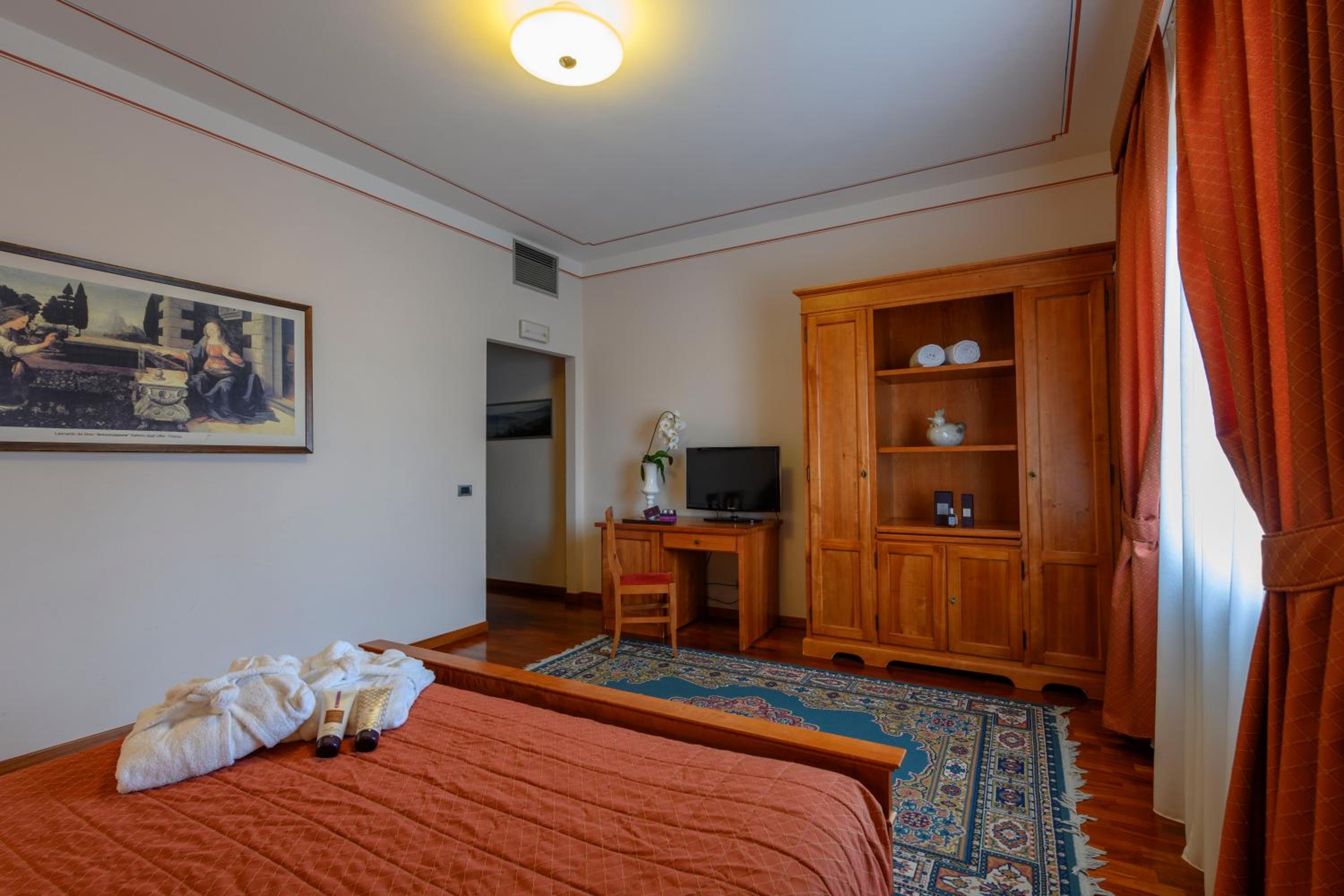 Deluxe Double Room photo 3