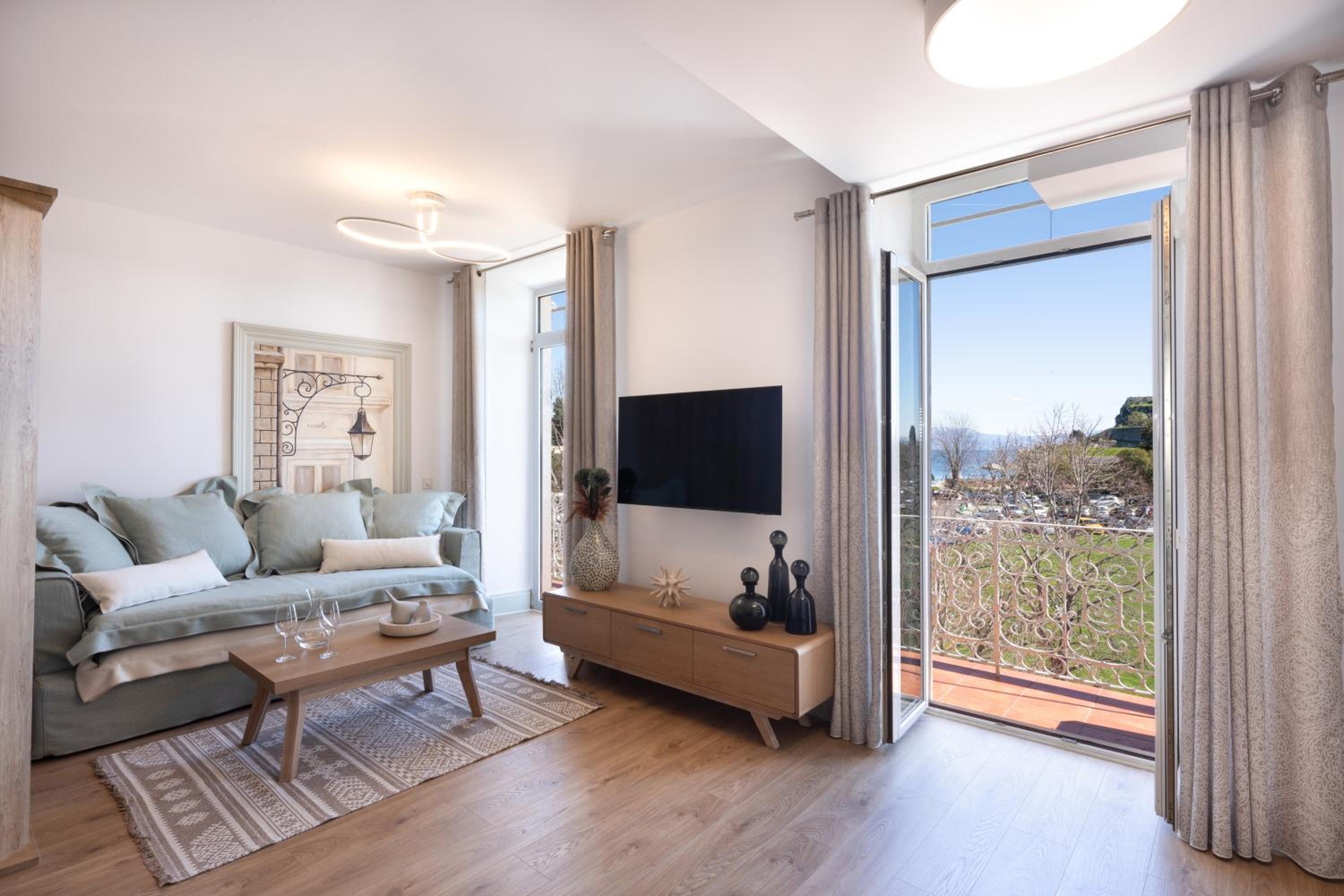 One-Bedroom Apartment