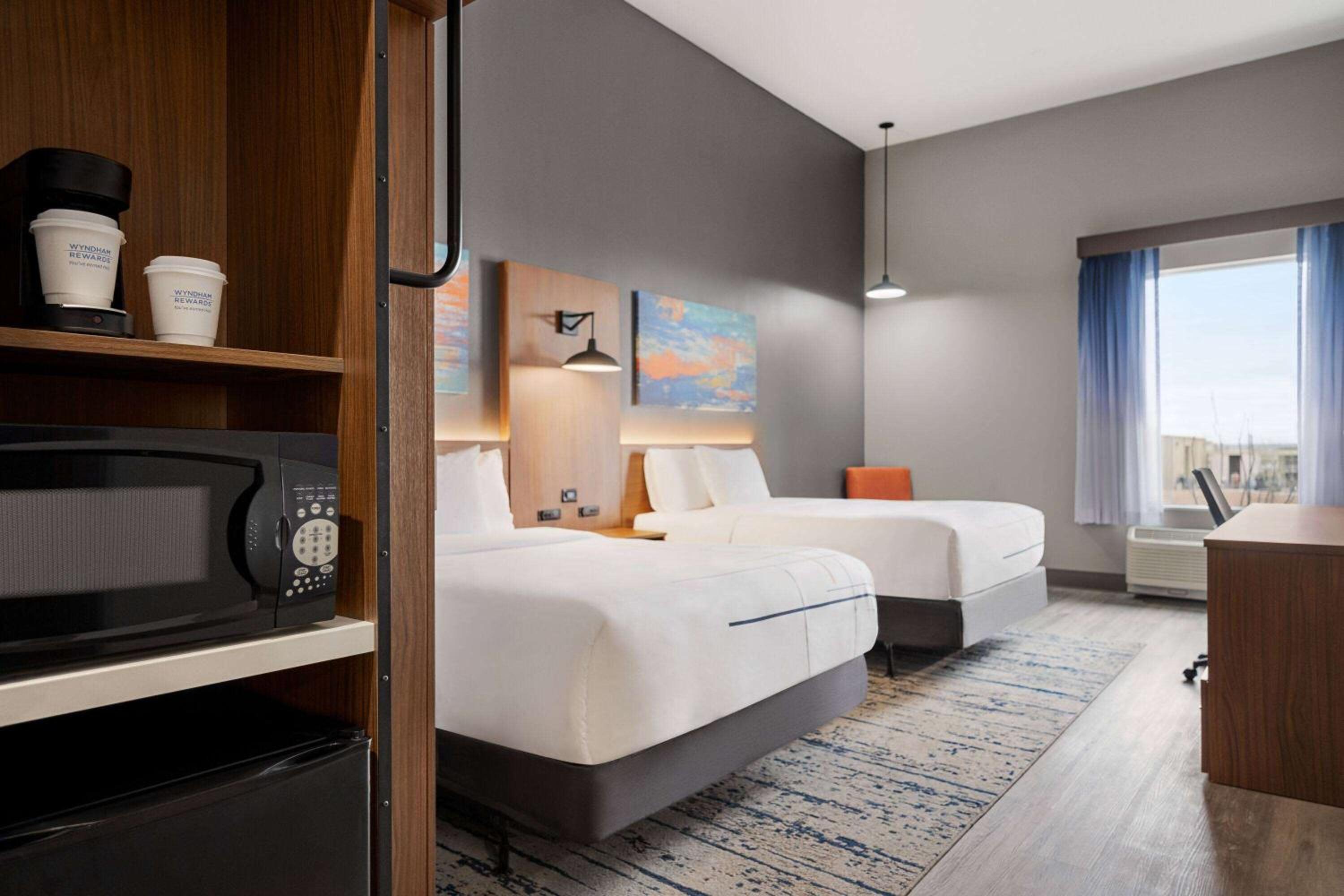 Queen Room with Two Queen Beds, Mobility Access and Bathtub with Grab Bars, Non-Smoking - Photo 2