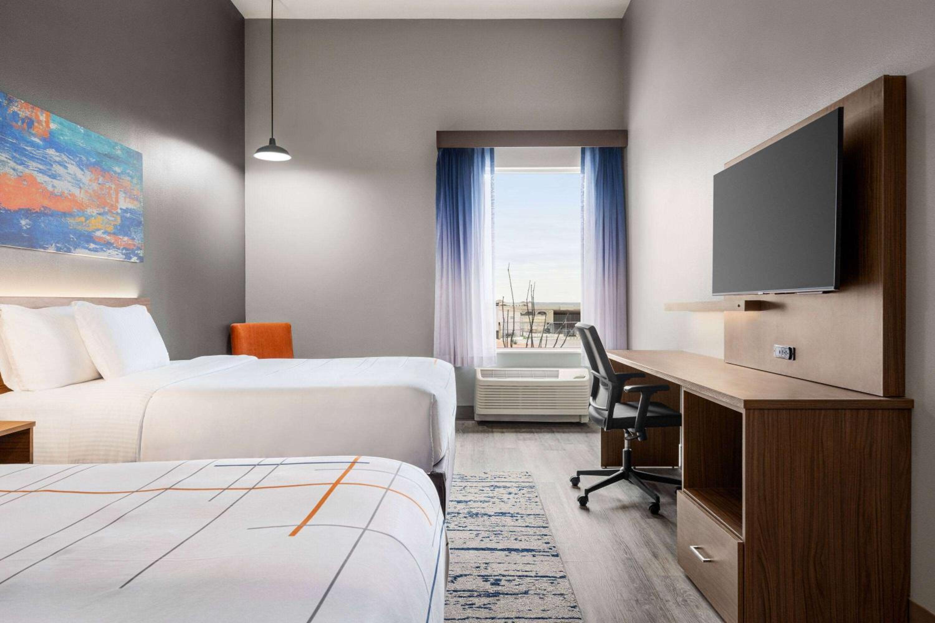 Queen Room with Two Queen Beds, Mobility Access and Bathtub with Grab Bars, Non-Smoking - Photo 3