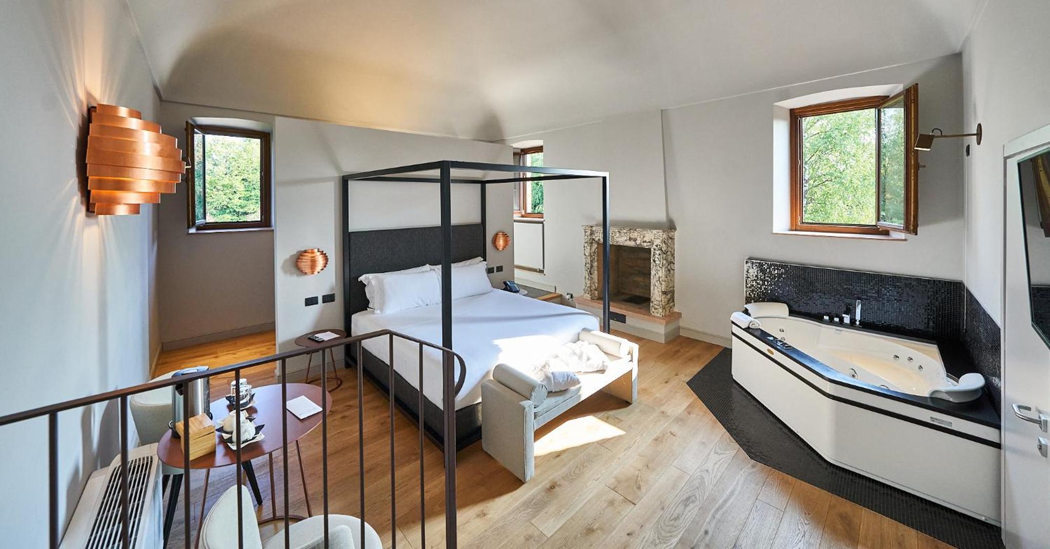 Suite with Spa Bath photo 2