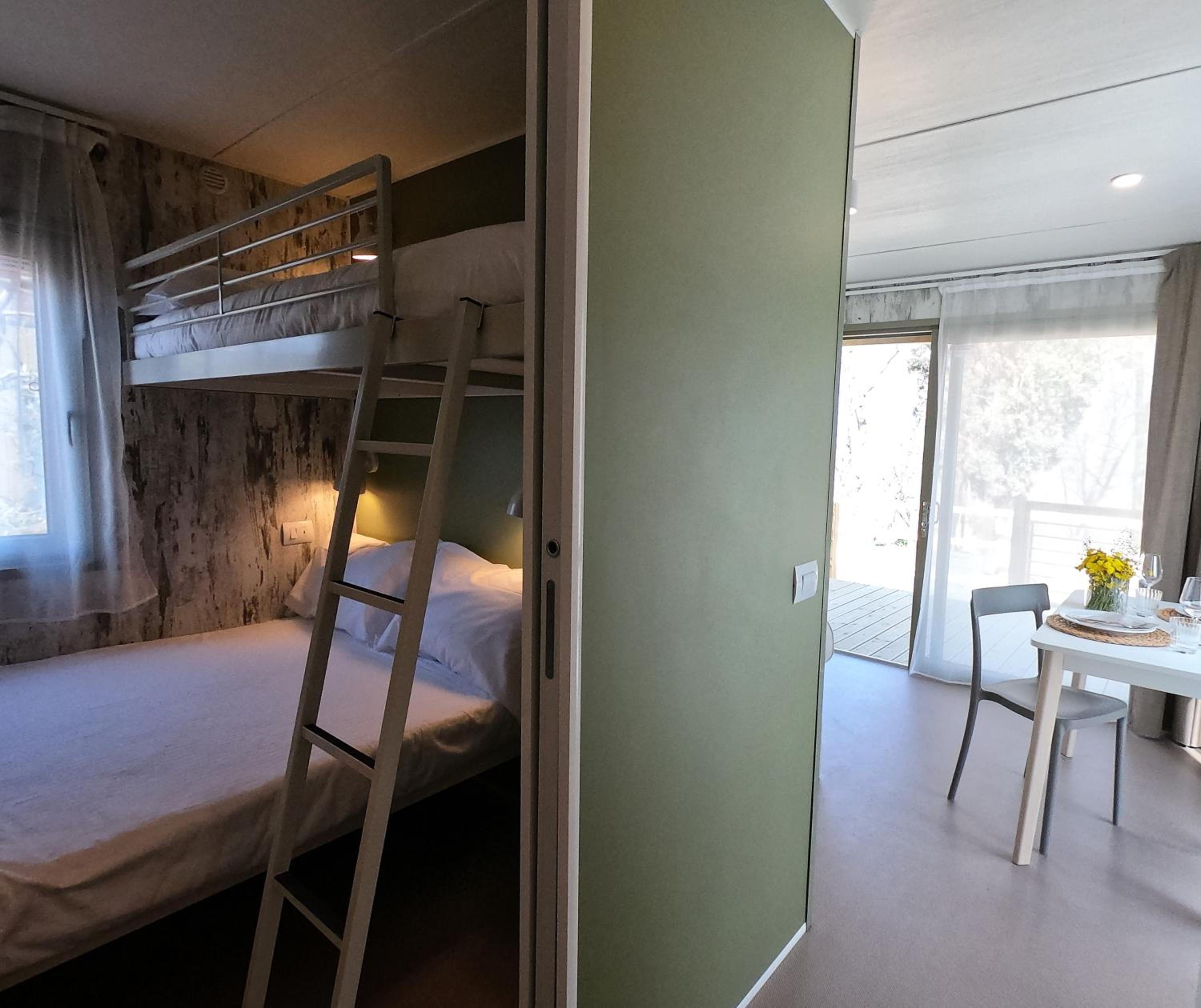 Mobile Home photo 2