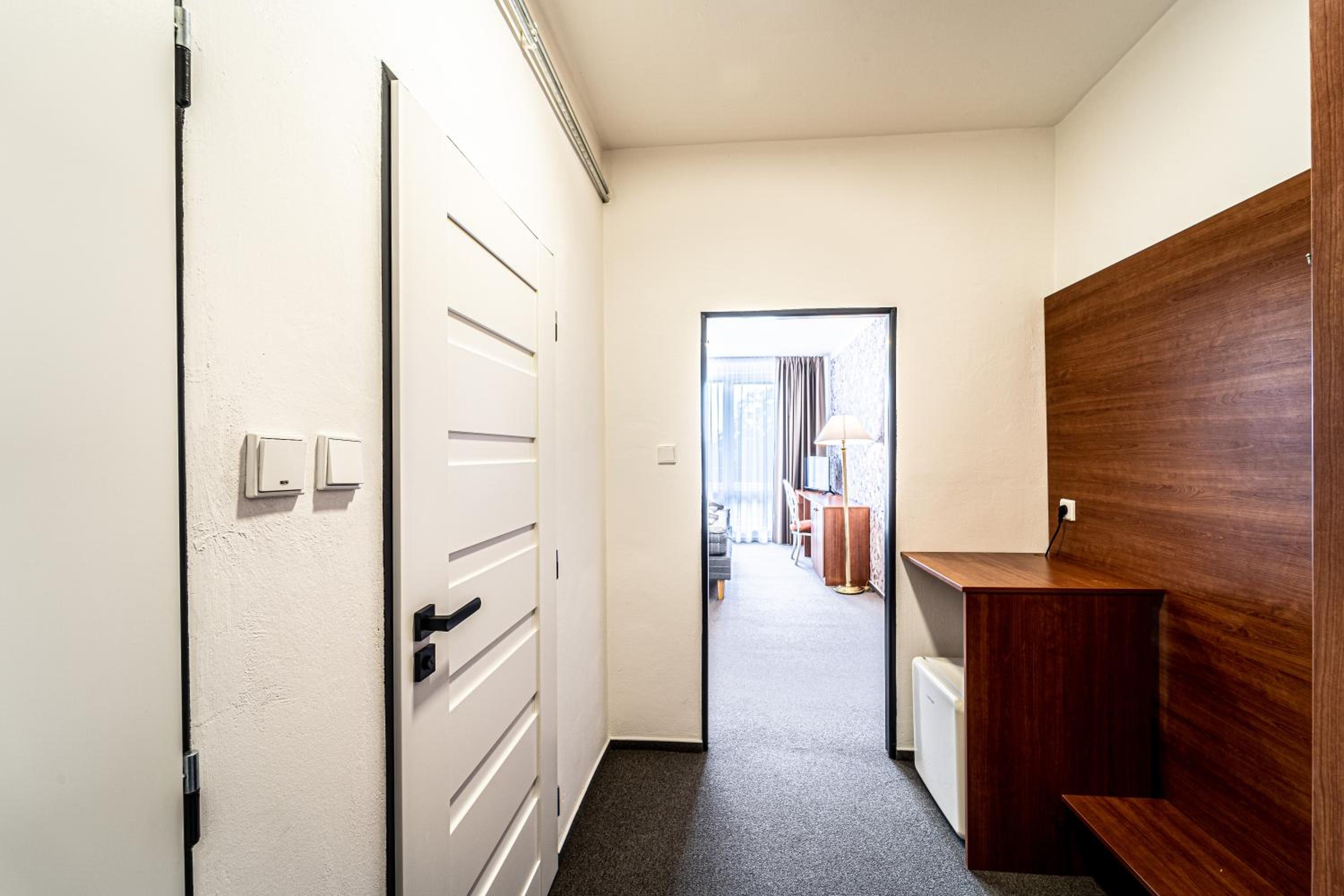 Deluxe Double Room with Balcony photo 2