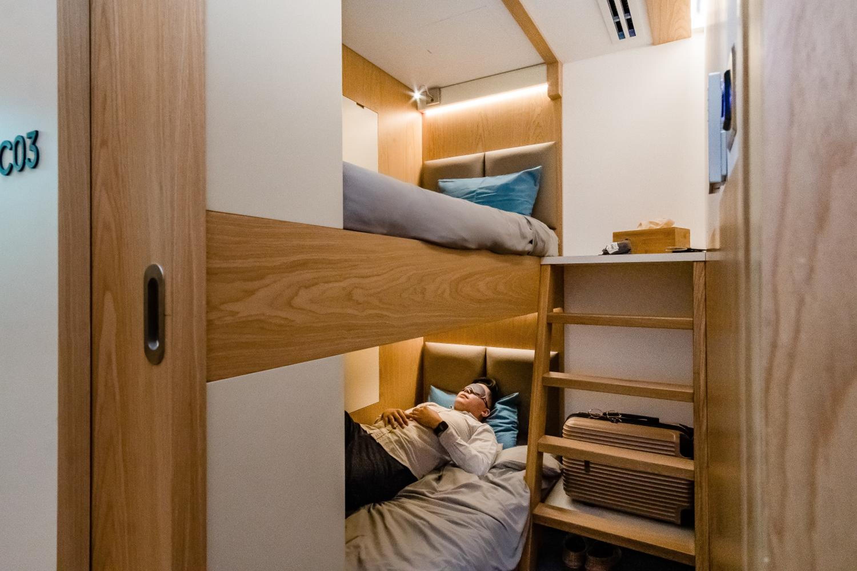 YAWN Bunk Bed Cabin - 10 Hour Day Stay from 13:00-23:00 hrs (1pm-11pm) photo 3