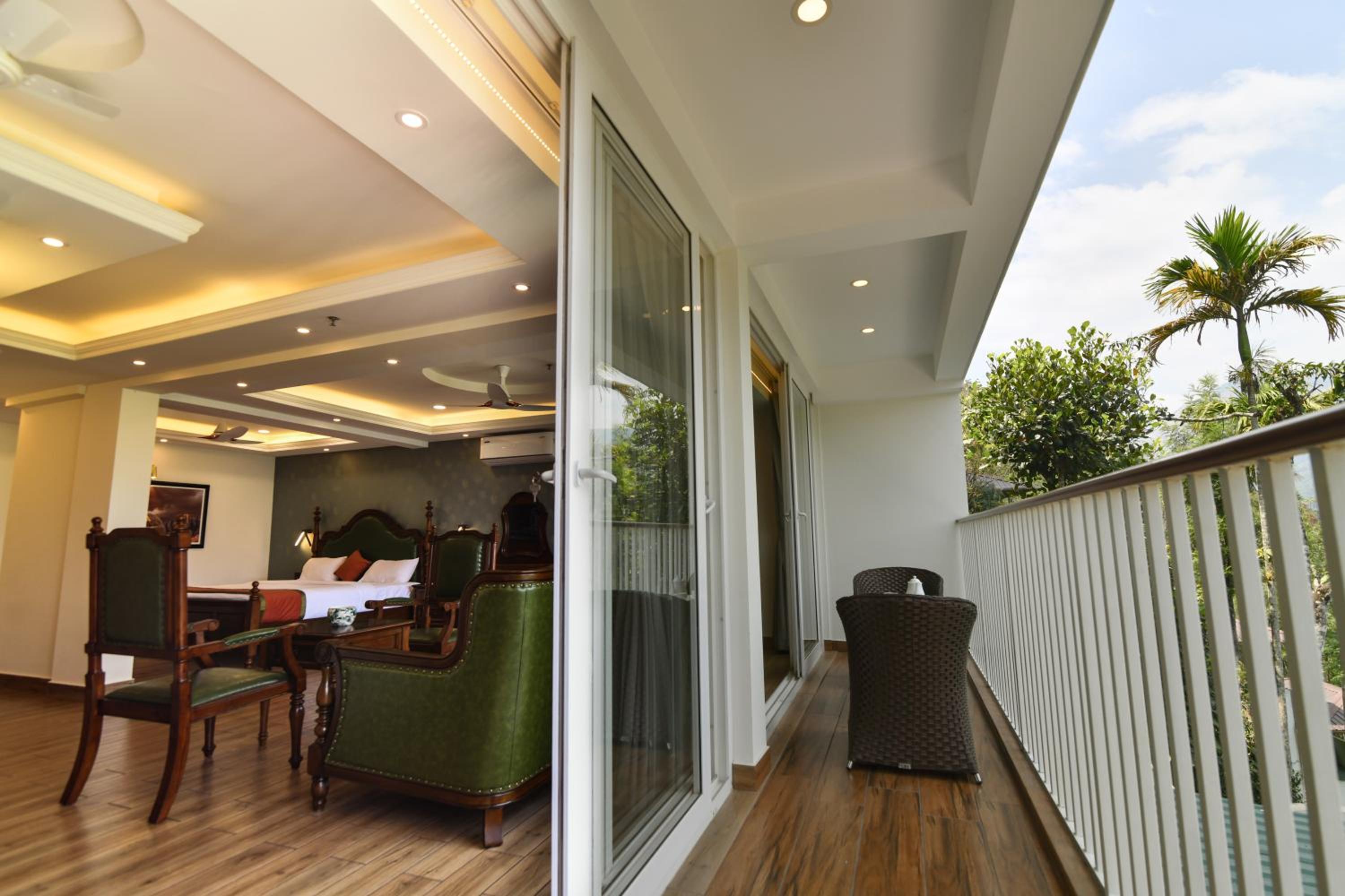 Suite with Balcony - Photo 7
