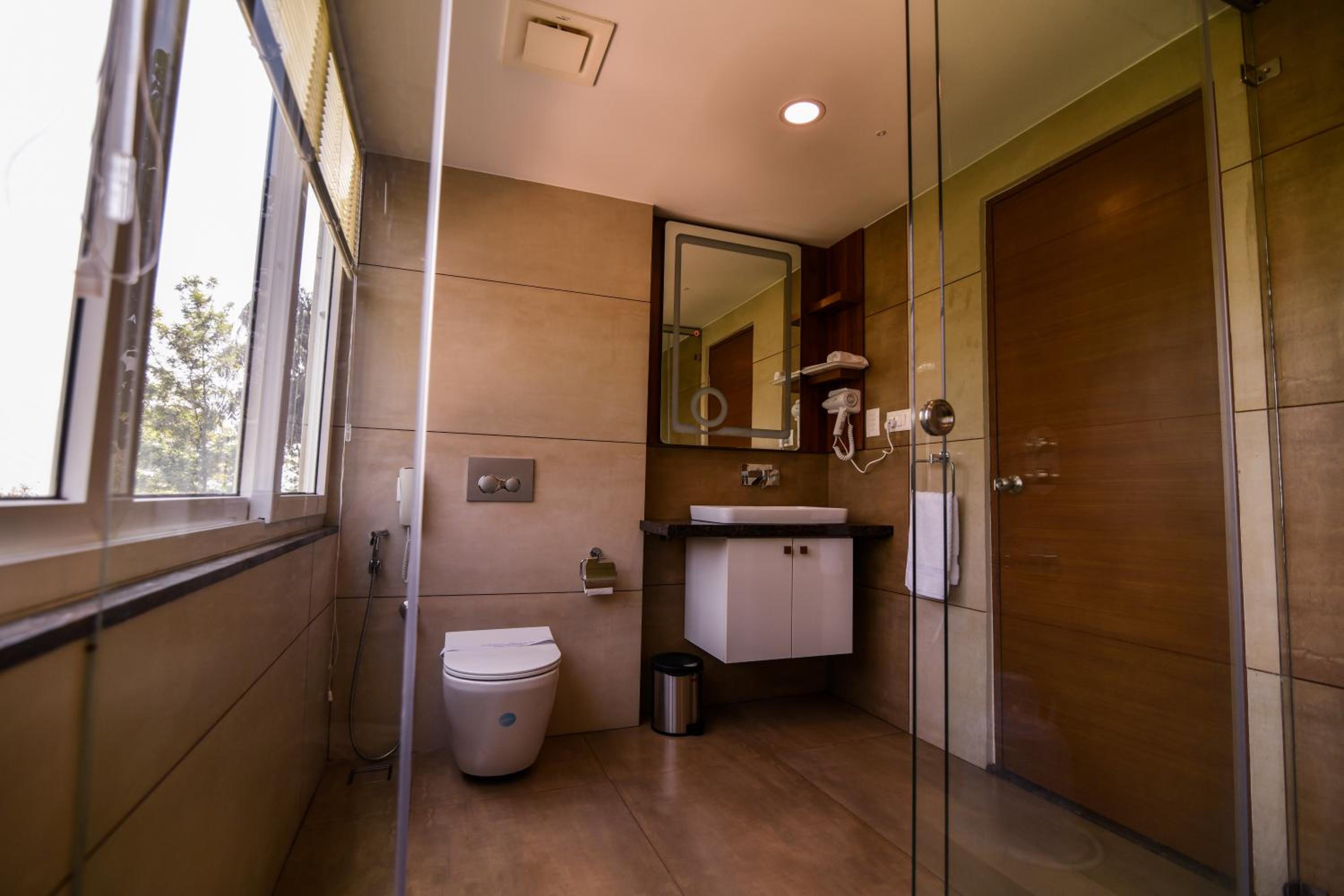Suite with Balcony - Photo 3