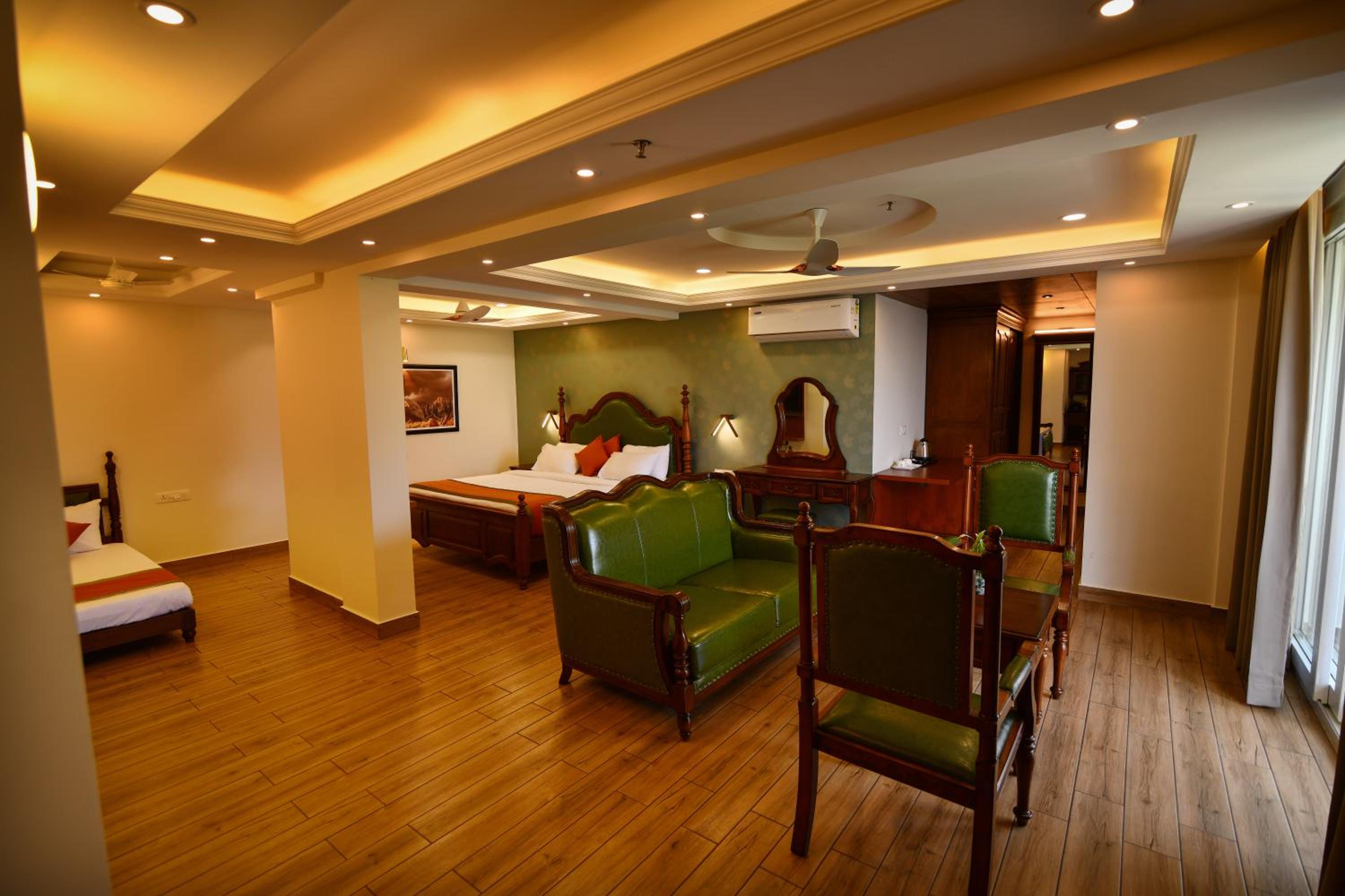 Suite with Balcony - Photo 8