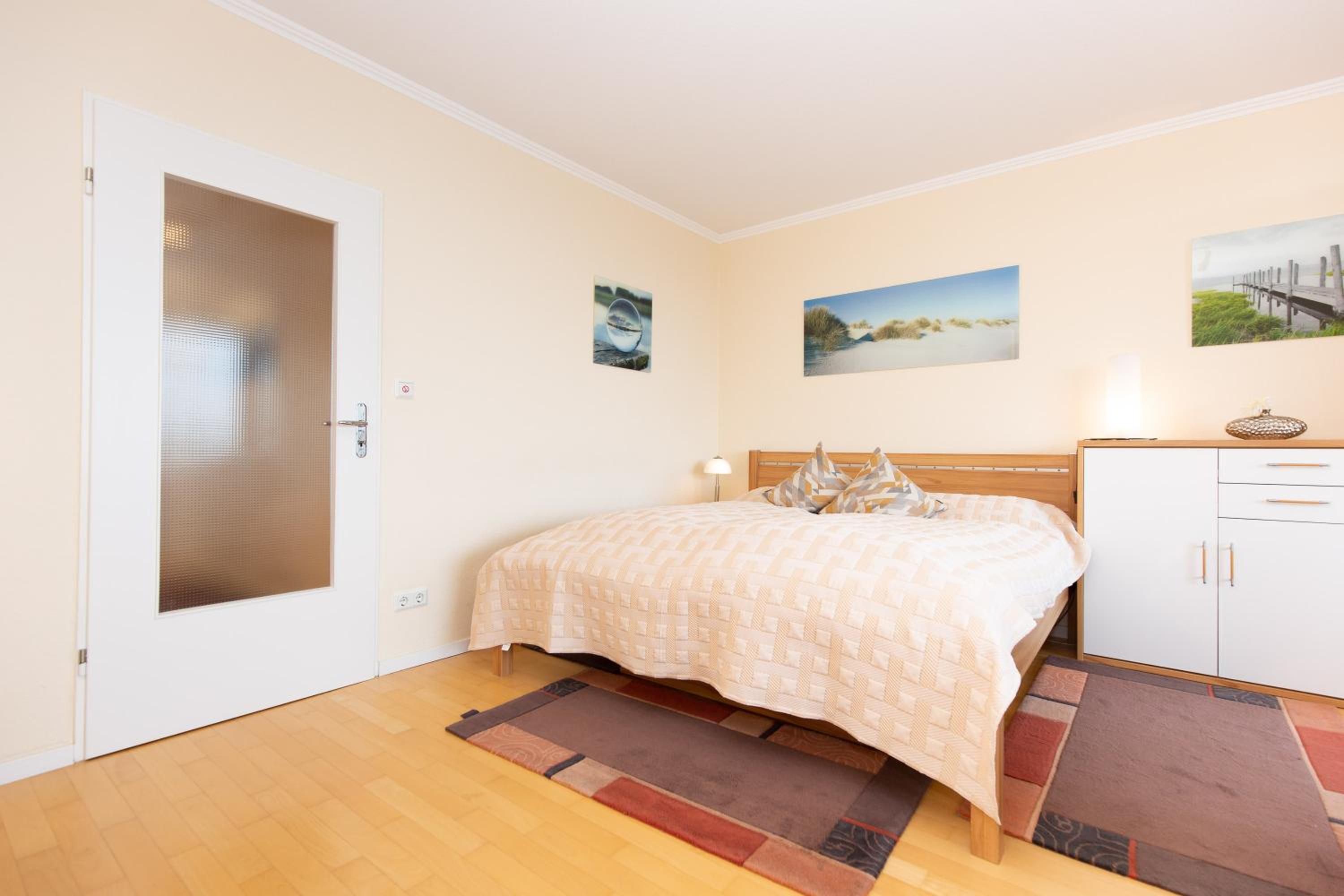 Apartment with Balcony photo 2