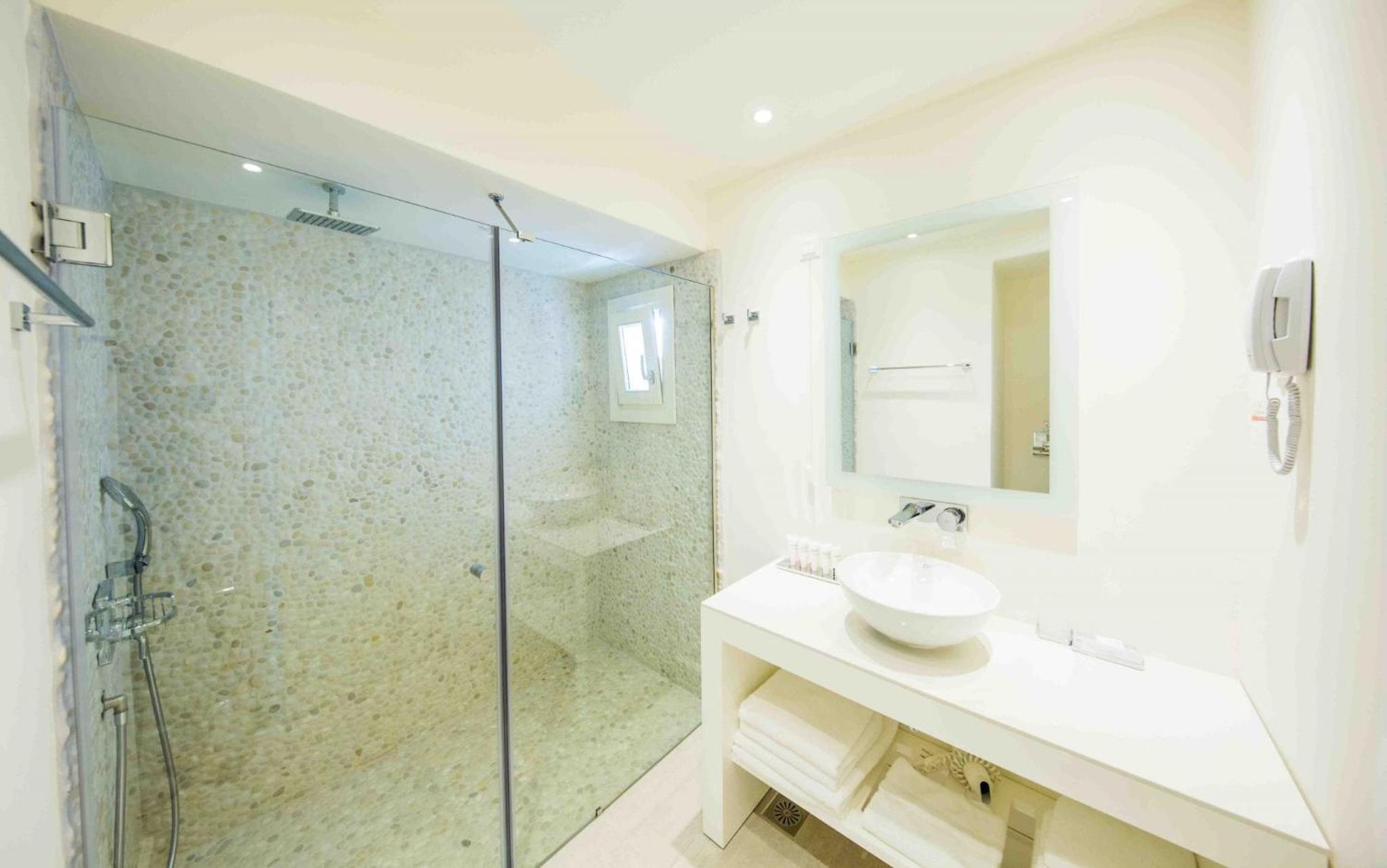 Deluxe Suite with Sea View photo 2