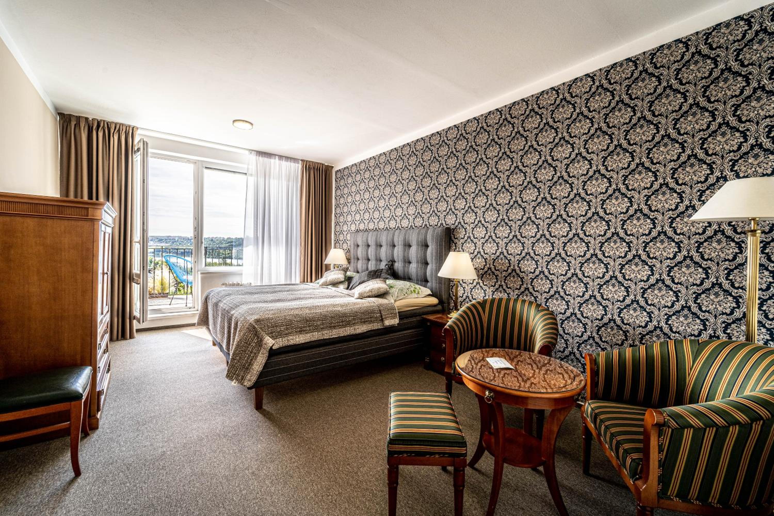 Deluxe Double Room with Balcony photo 1