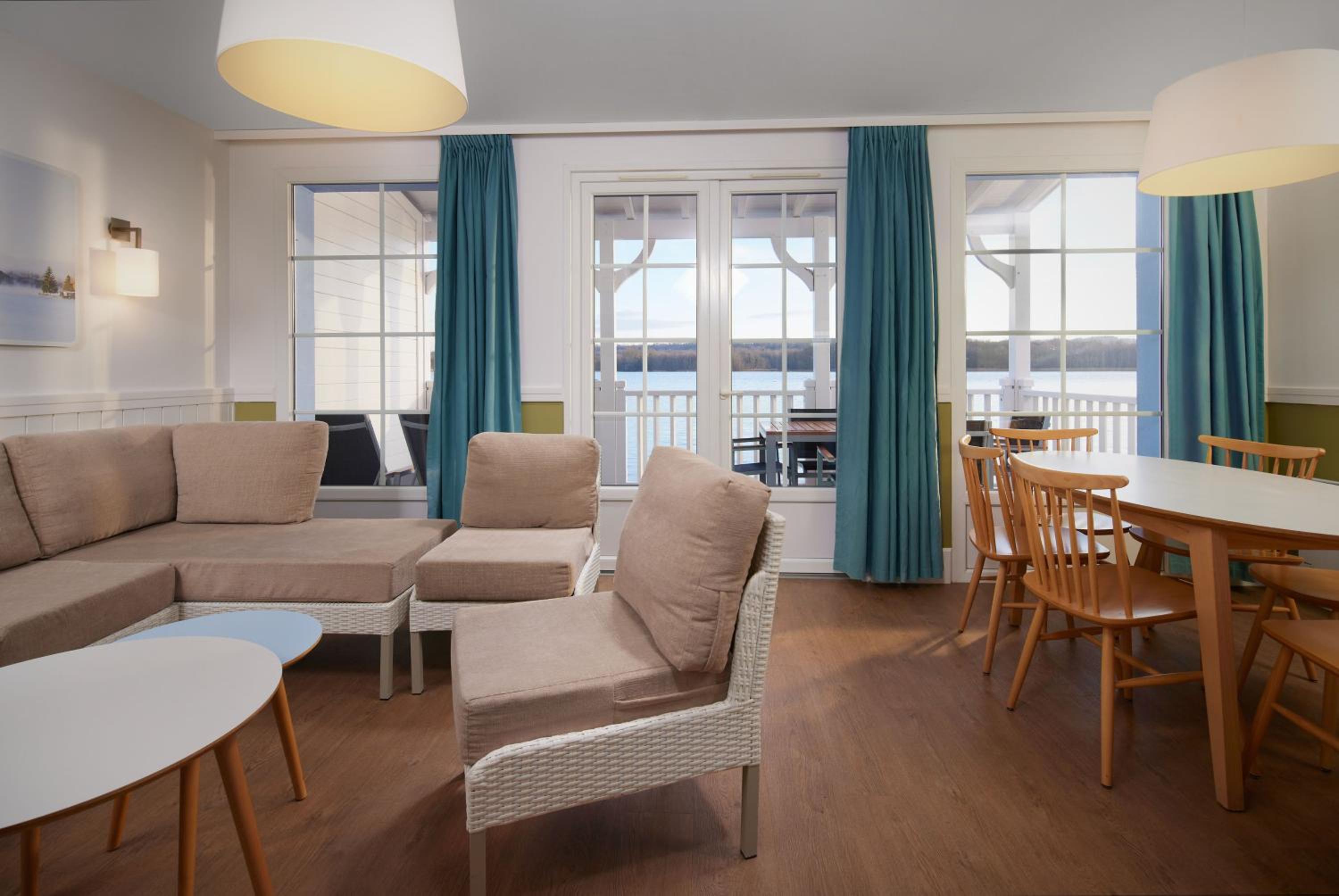 Premium Lakeside Cottage (6 People) photo 1