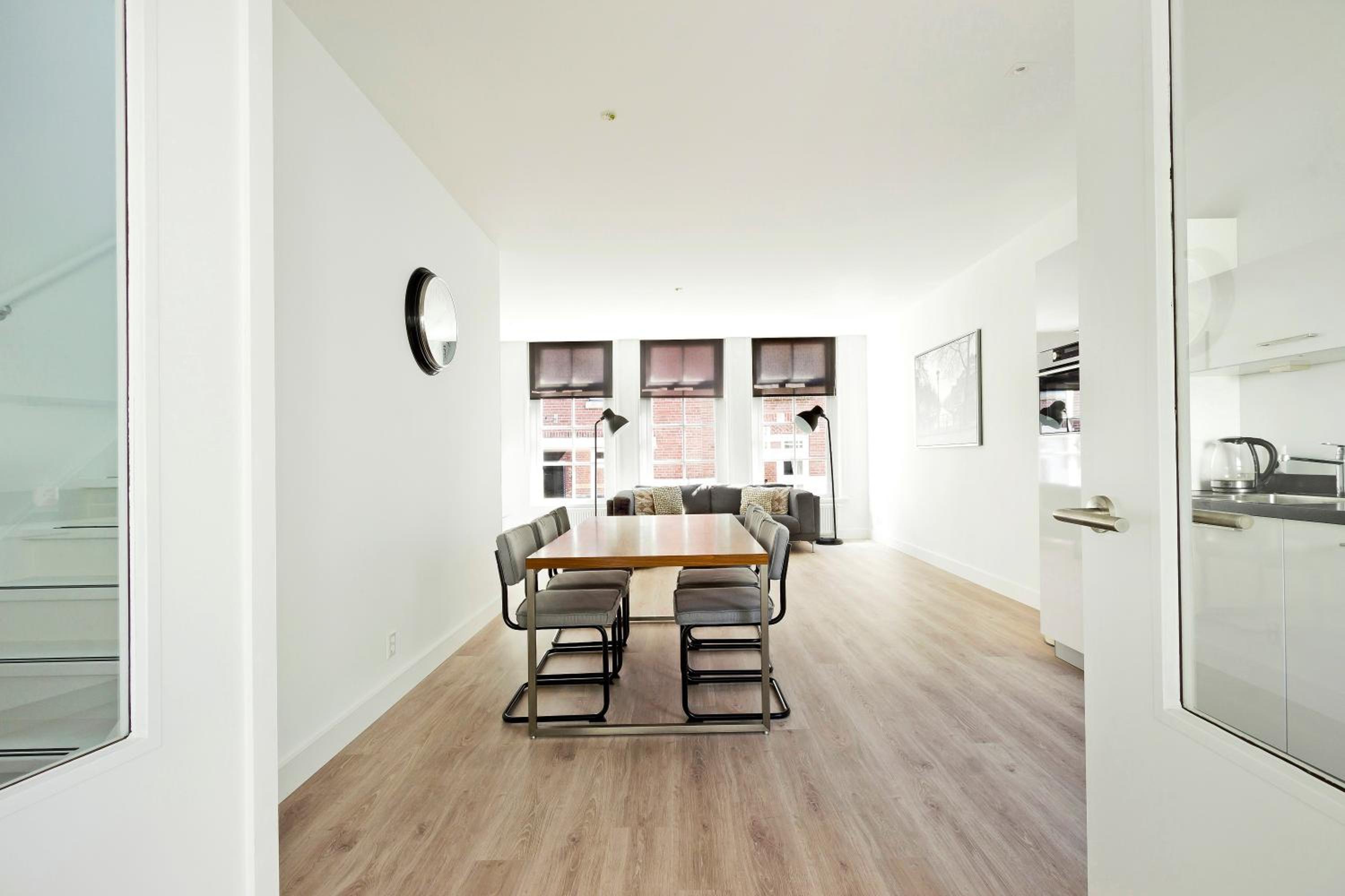 Apartment with Terrace - Photo 2