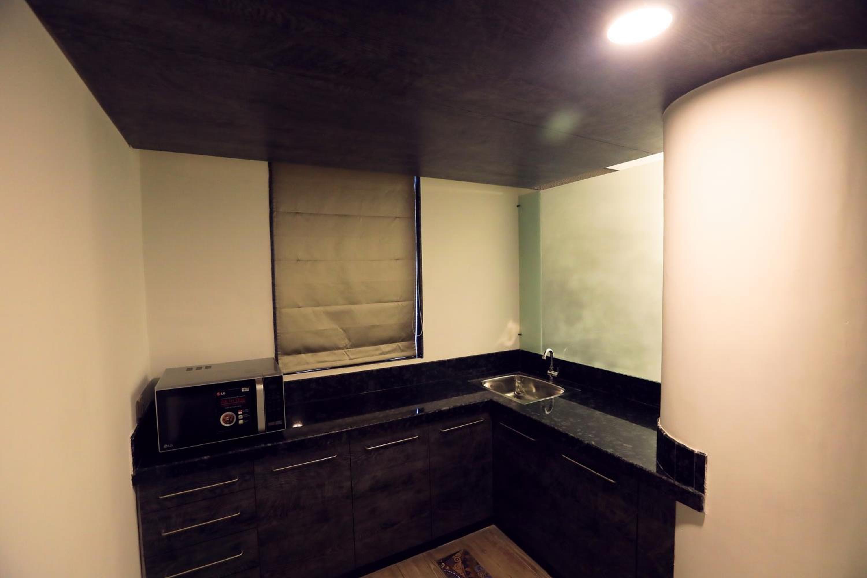 Suite - Photo 8
