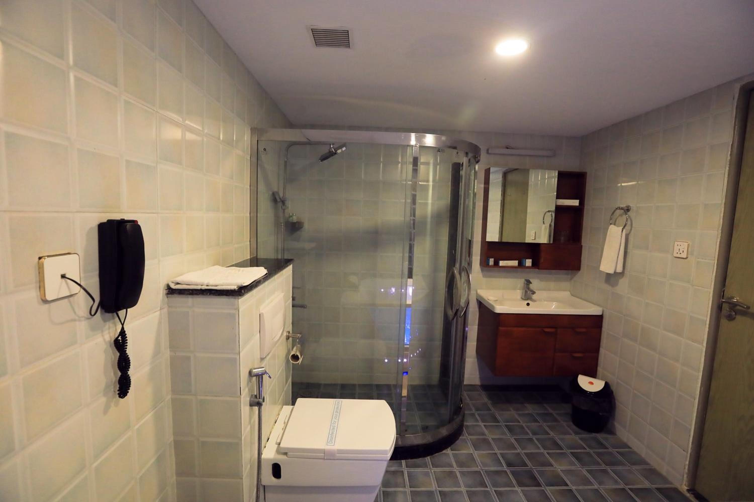 Suite - Photo 3