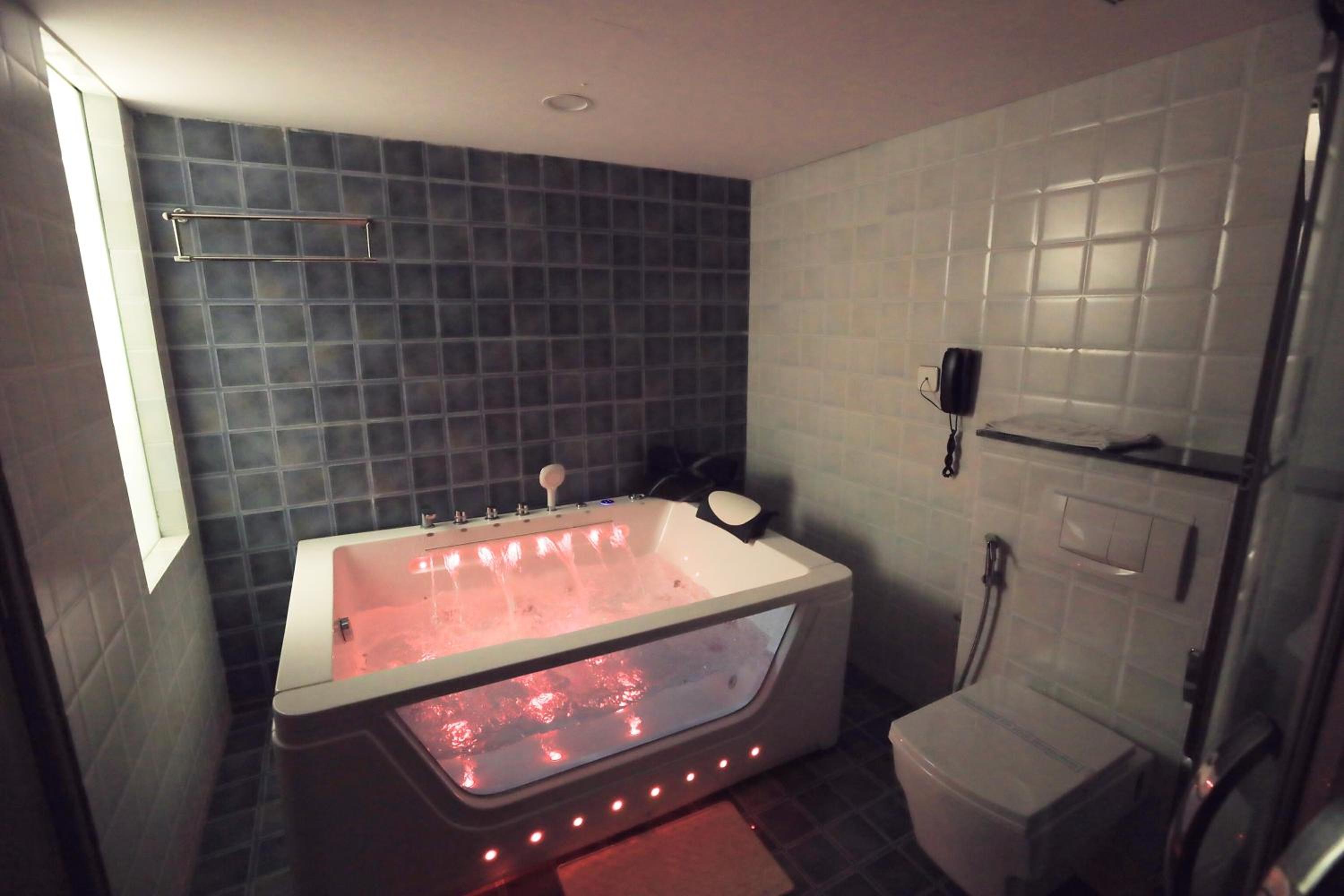 Suite - Photo 4