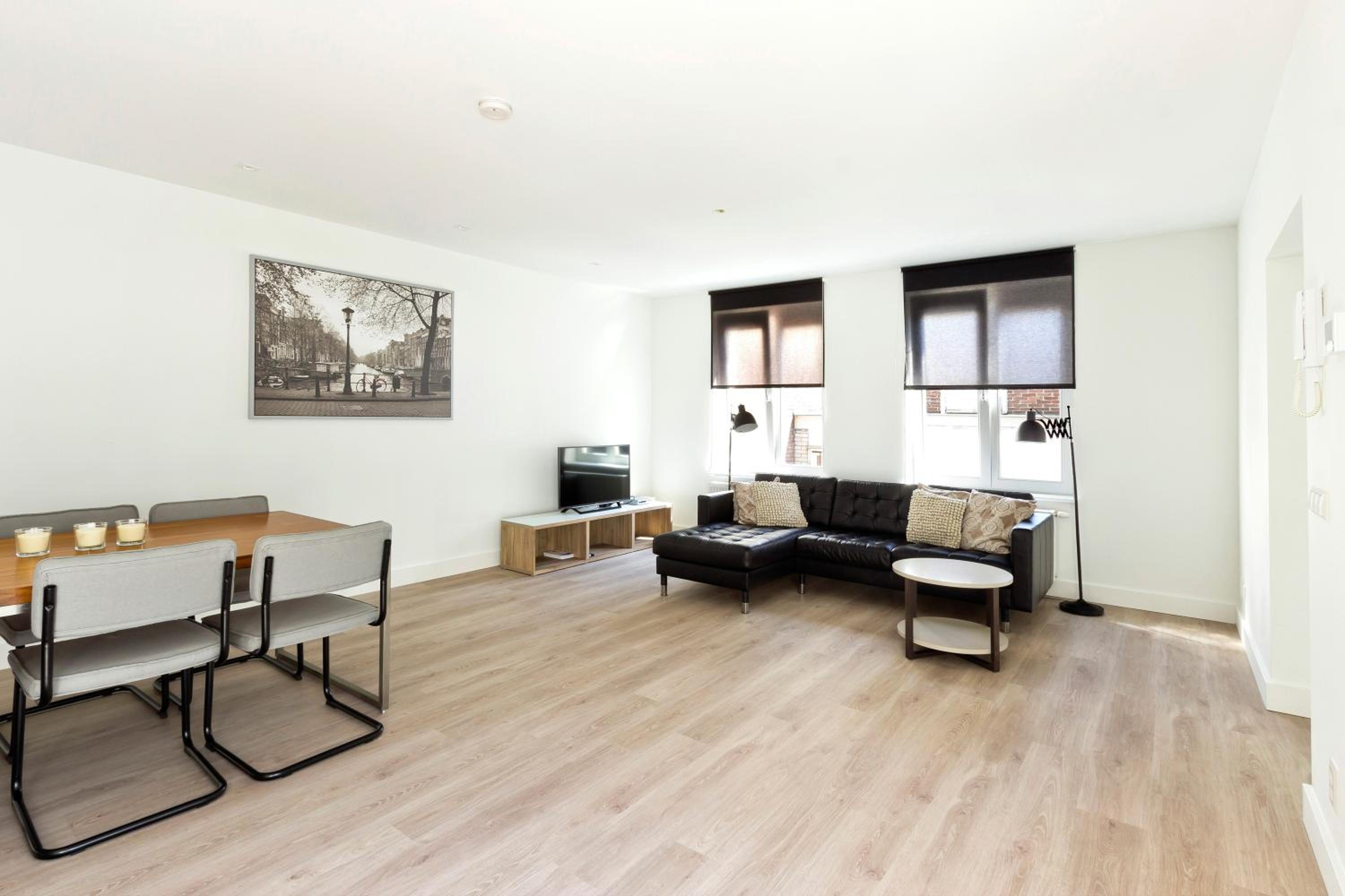 Apartment with Terrace - Photo 1