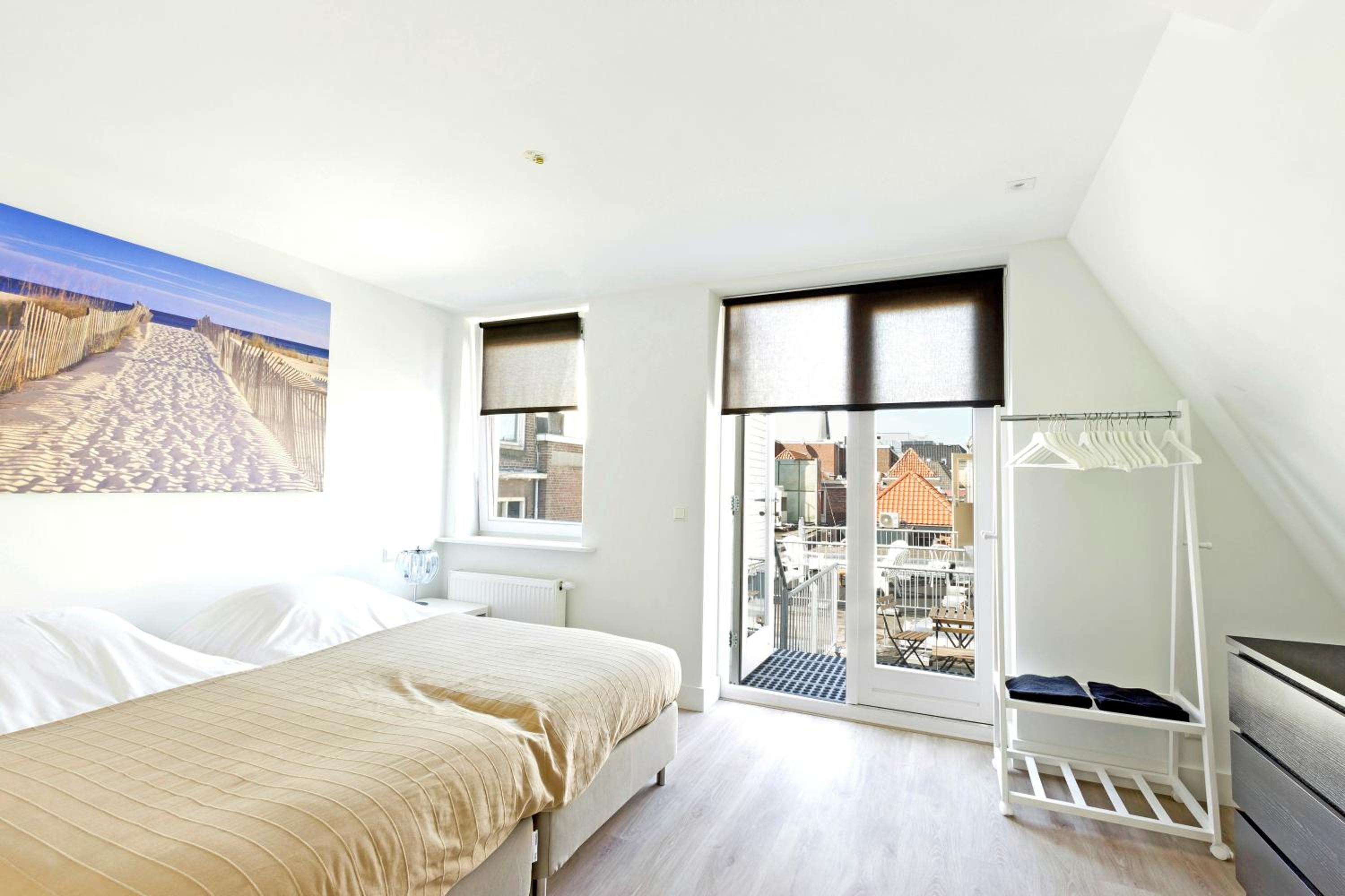 Apartment with Terrace - Photo 7