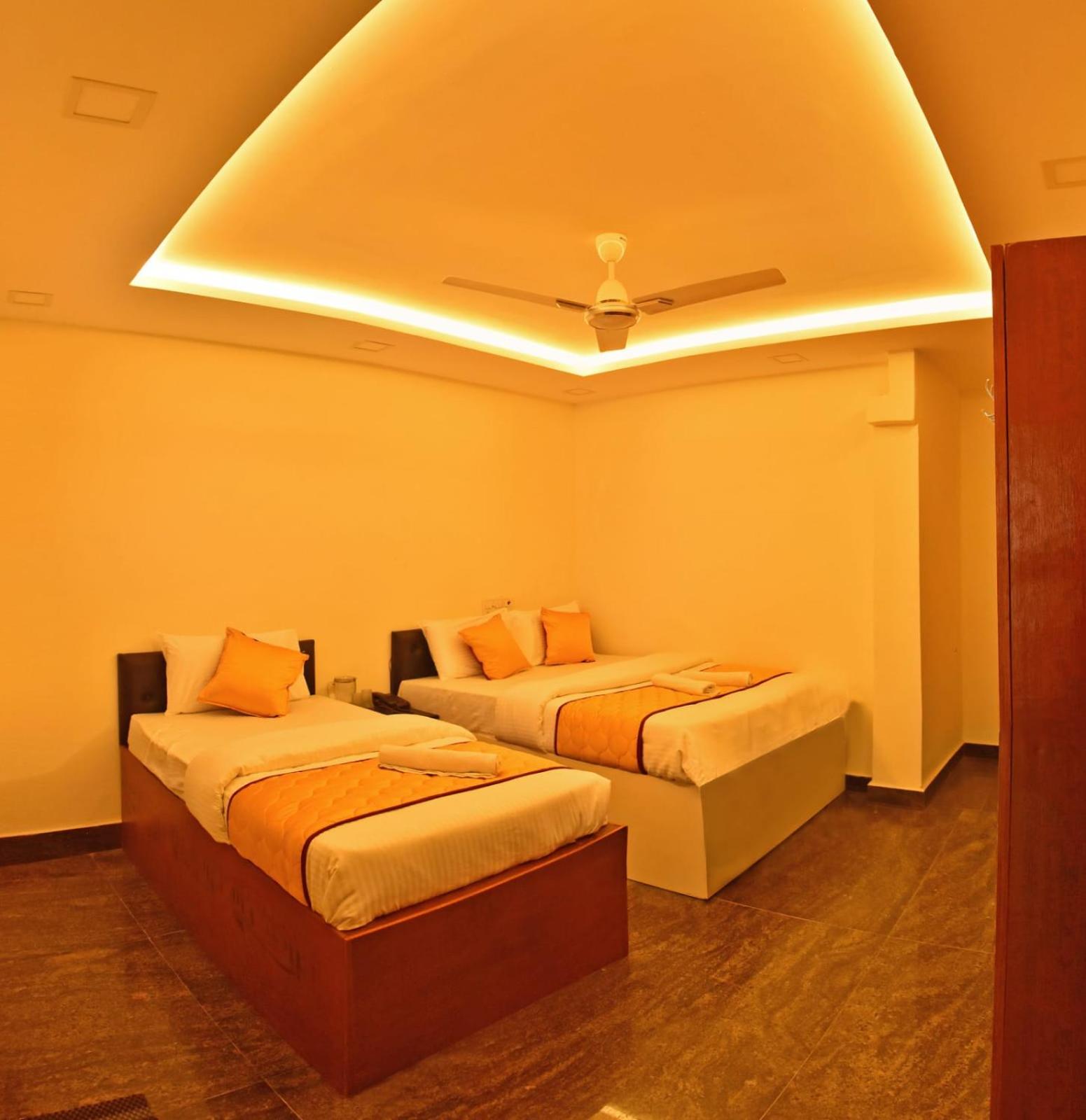Deluxe Double Room (2 Adults + 1 Child) photo 1
