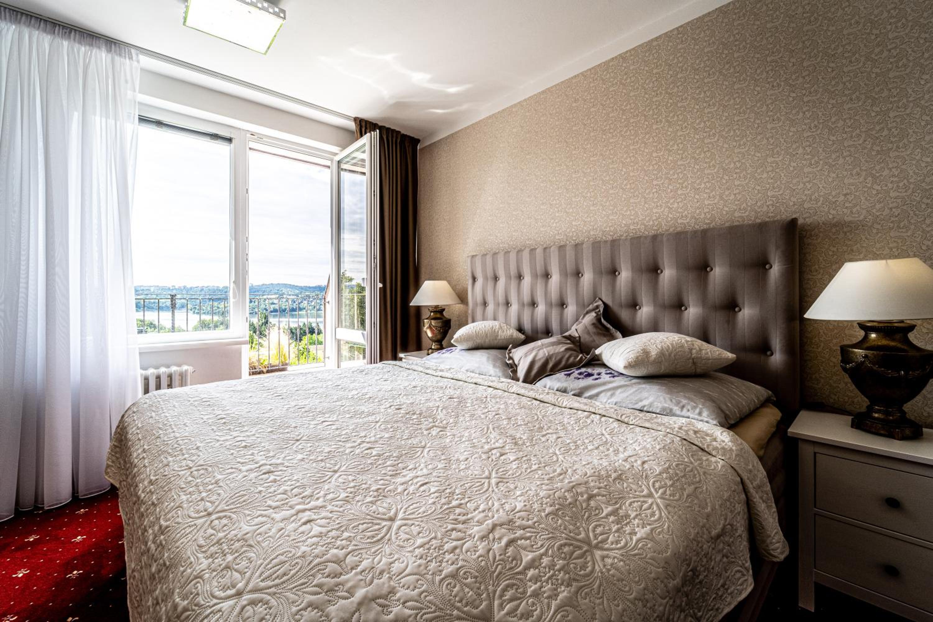 Deluxe Suite photo 2