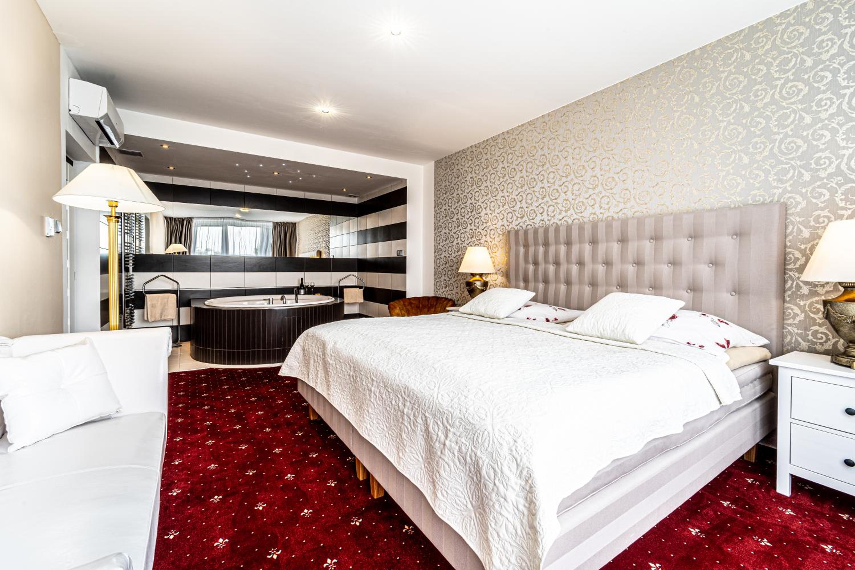 King Suite photo 2