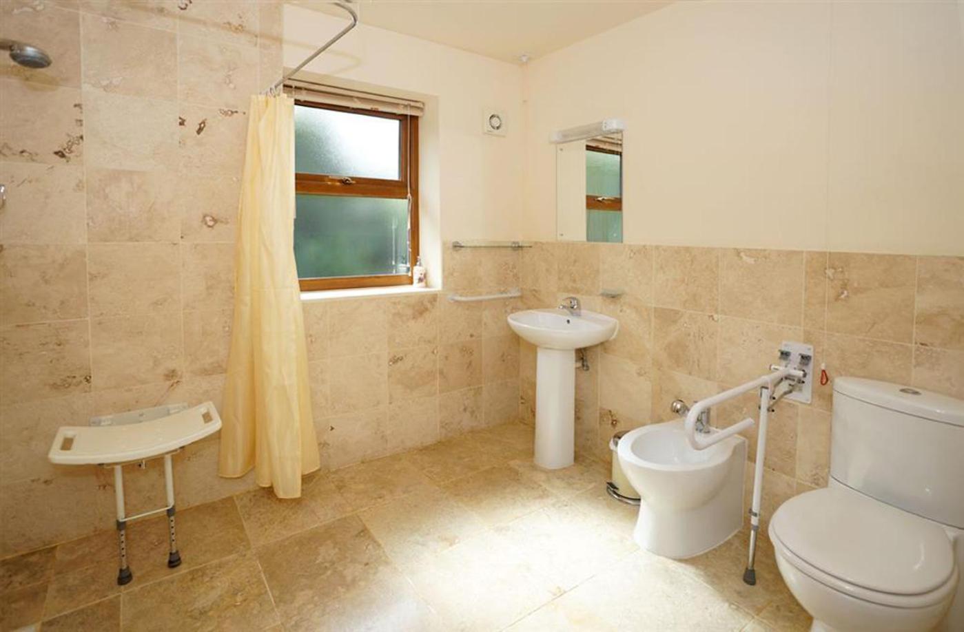 Three-Bedroom House photo 3