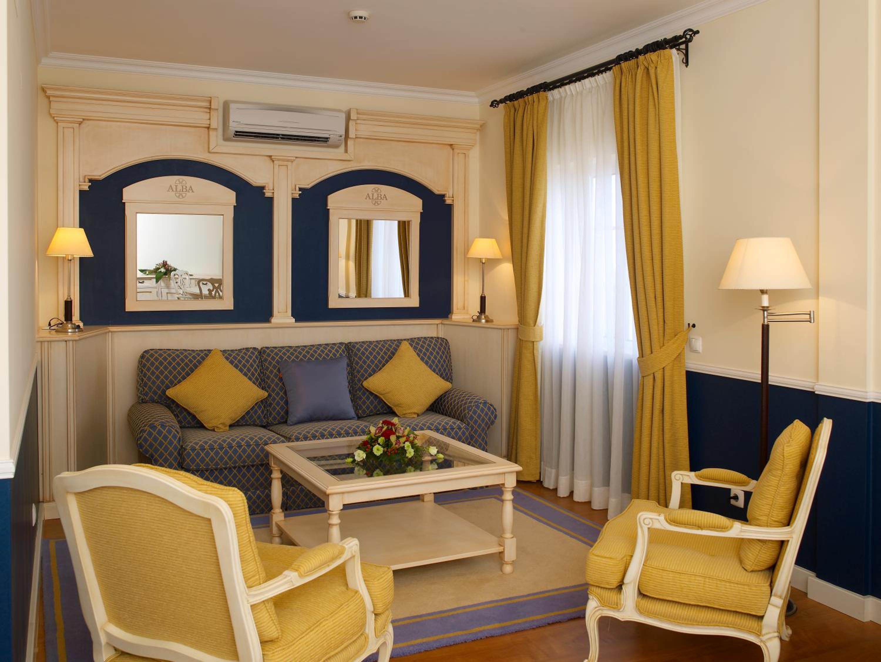 One-Bedroom Apartment - Photo 3