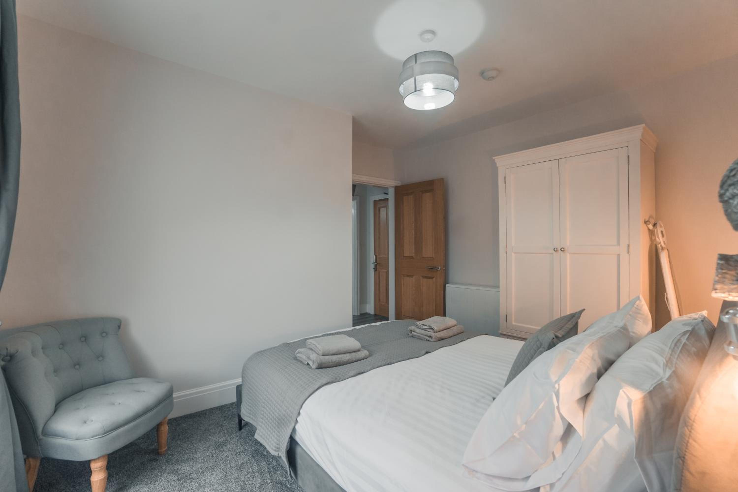 One-Bedroom Apartment - Photo 3