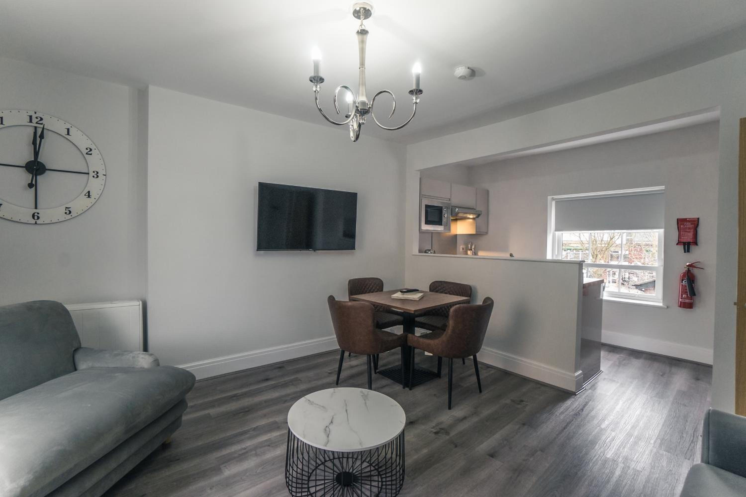 One-Bedroom Apartment - Photo 4
