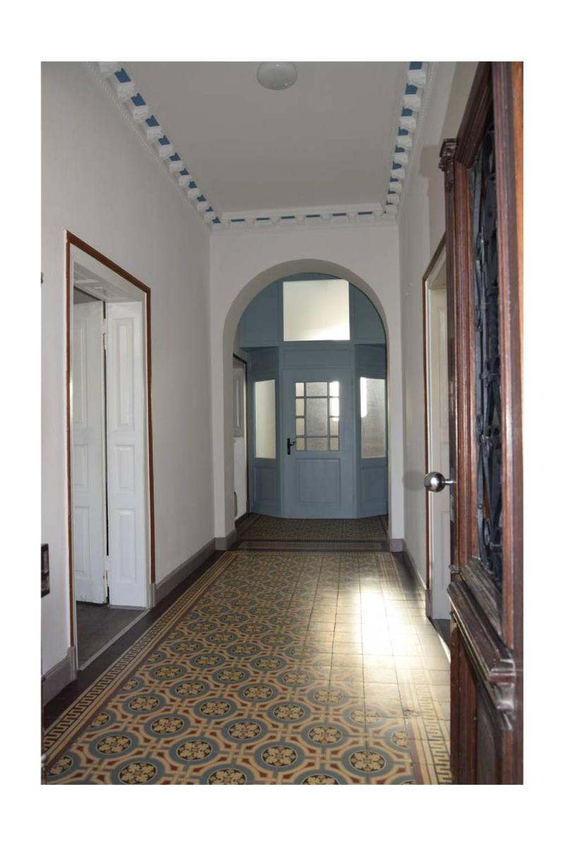Eight-Bedroom House photo 1