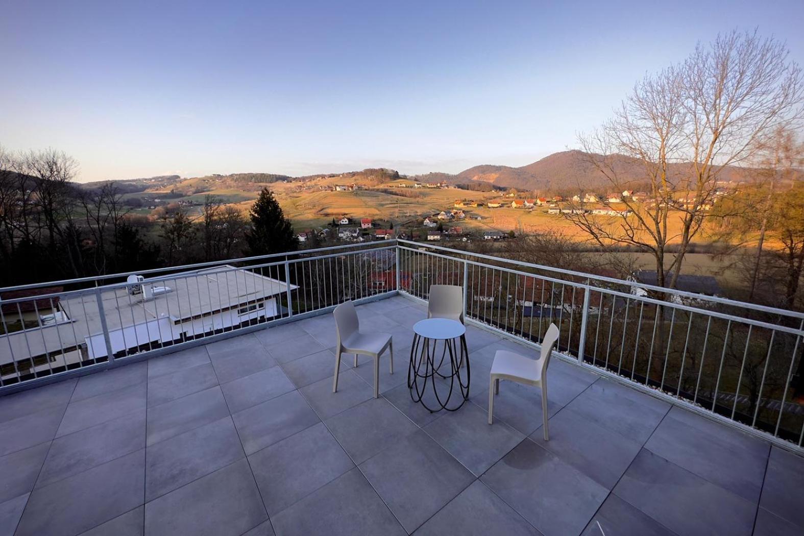 Apartment with Terrace photo 3