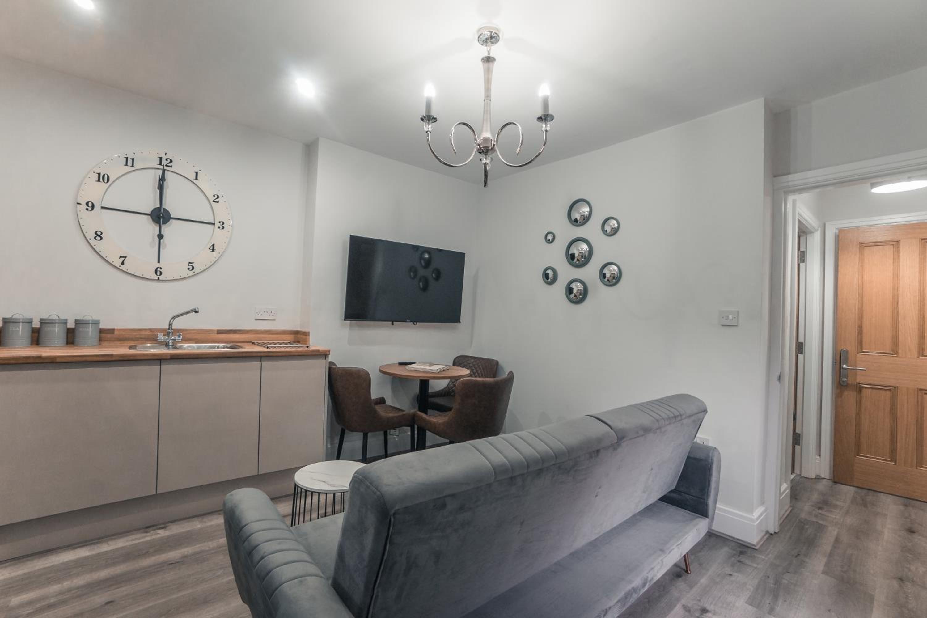 Studio Apartment - Photo 13