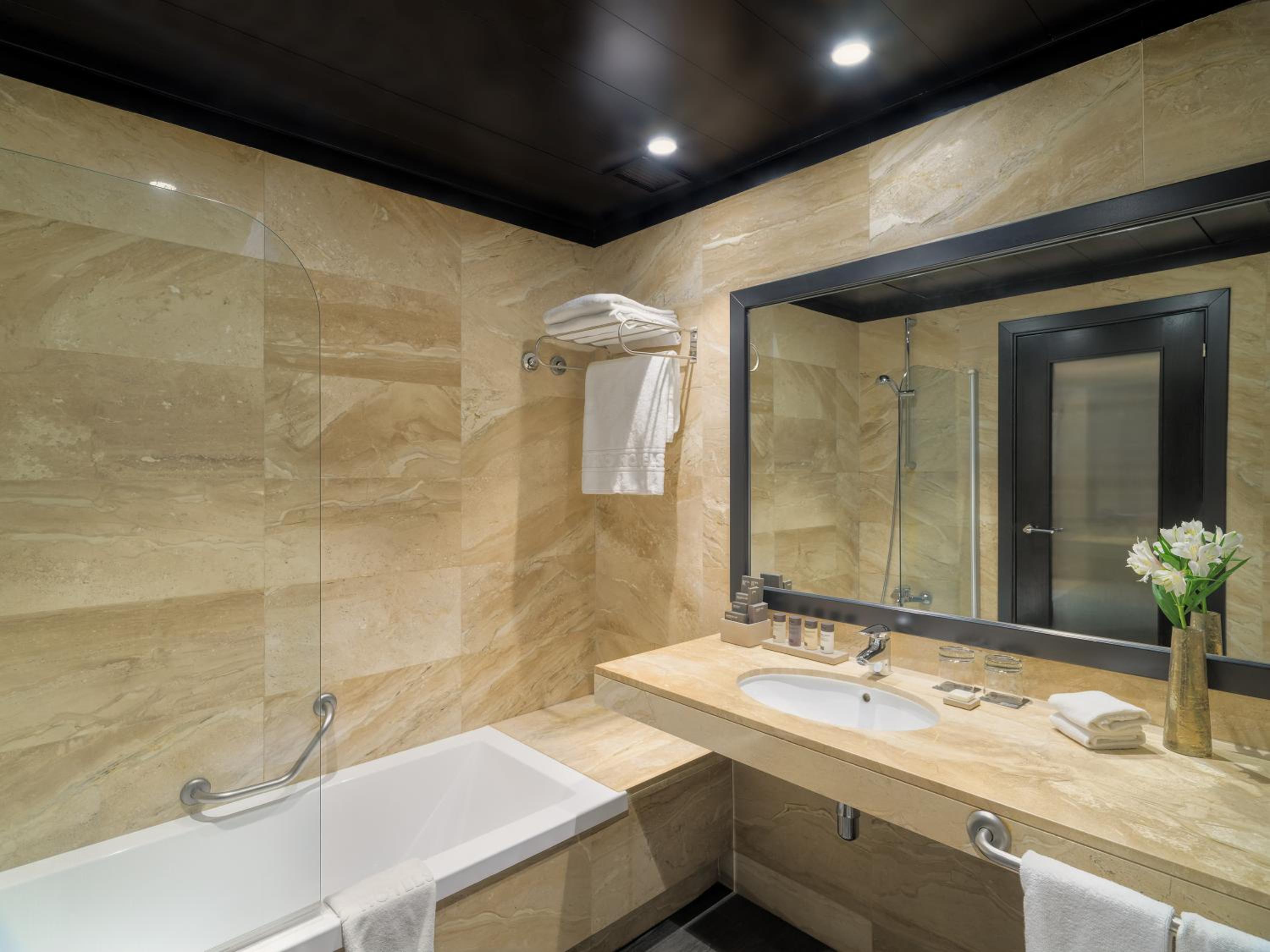 Double Room (1 Adult)