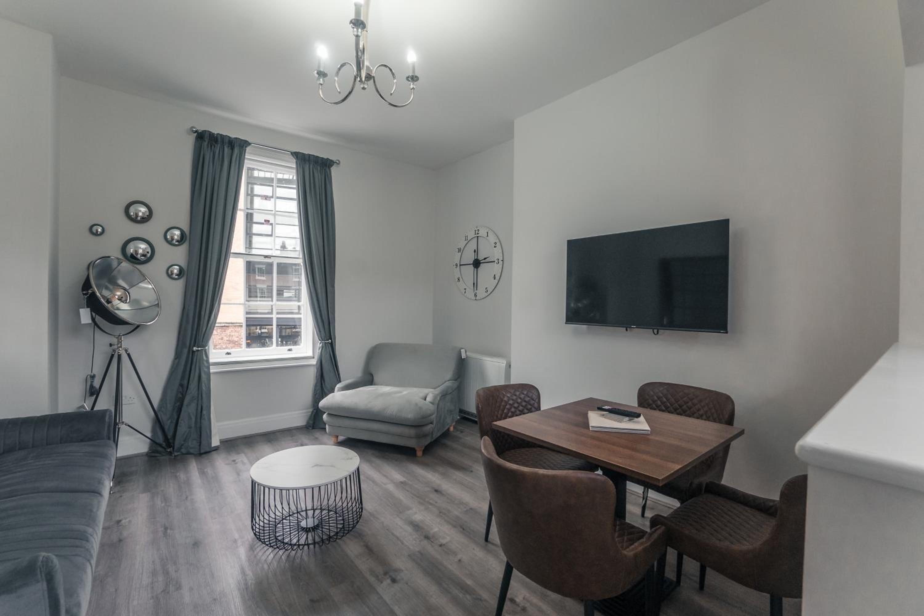 Studio Apartment - Photo 2