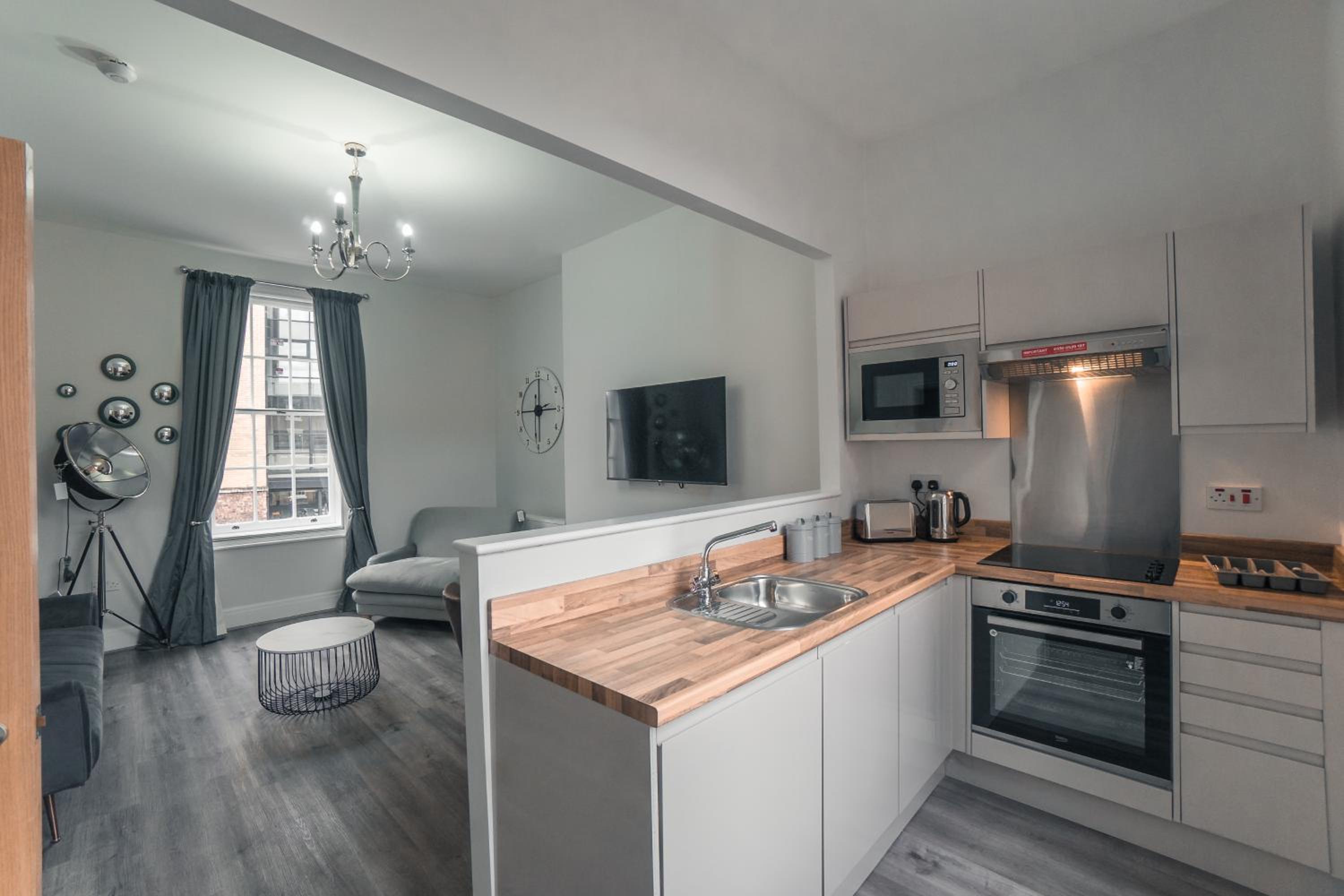 Studio Apartment - Photo 3