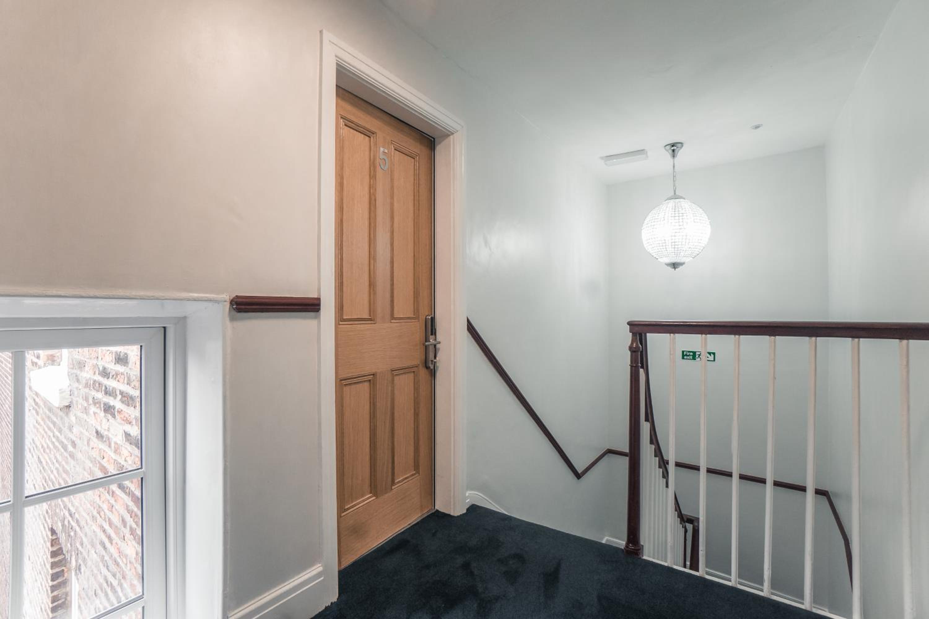 Studio Apartment - Photo 4
