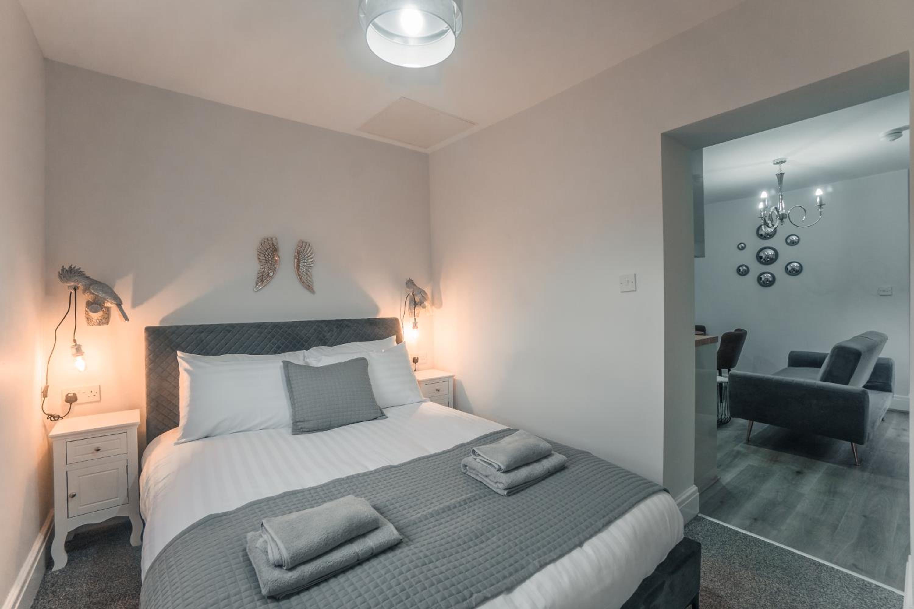 Studio Apartment - Photo 8