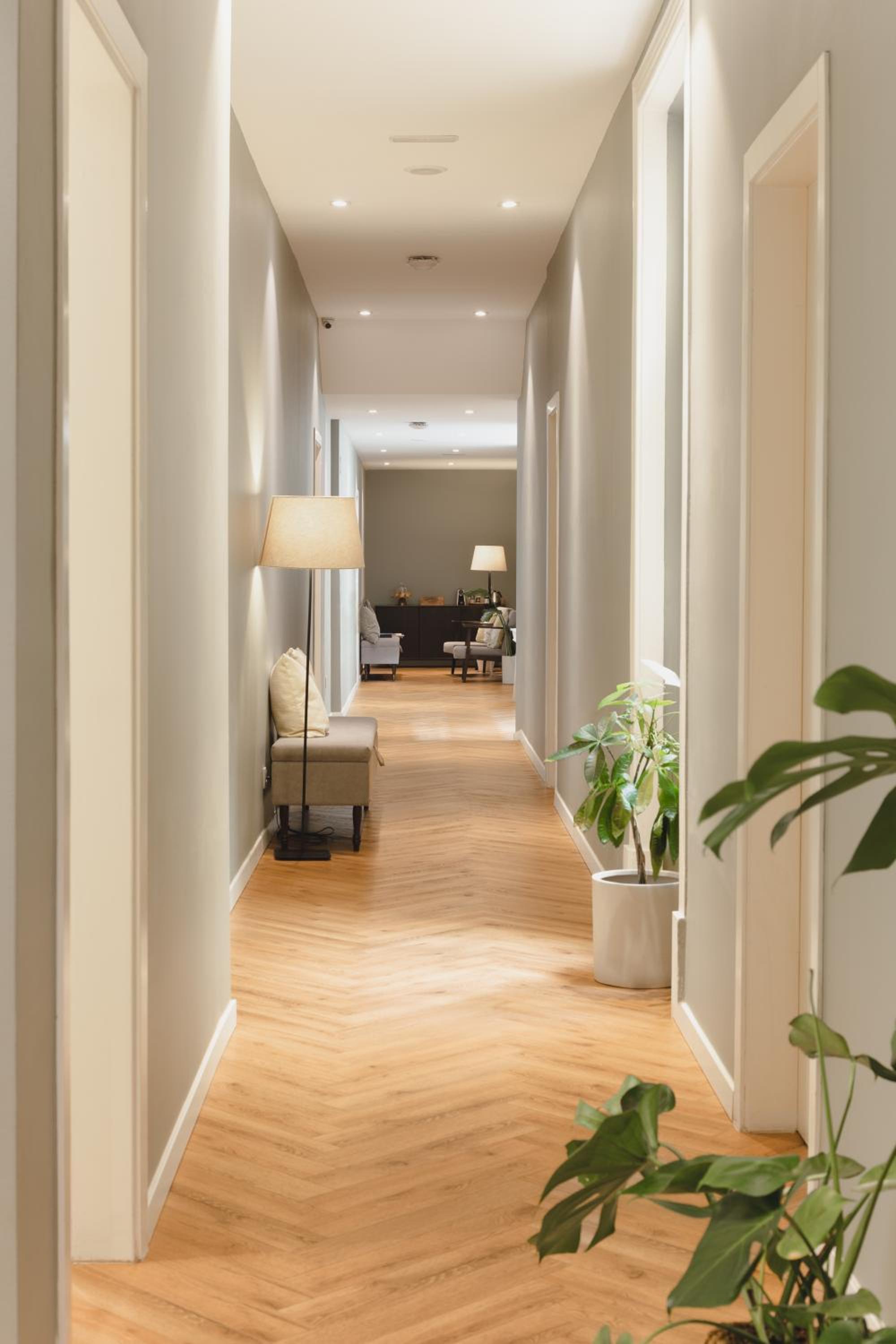 Standard Suite - Photo 11
