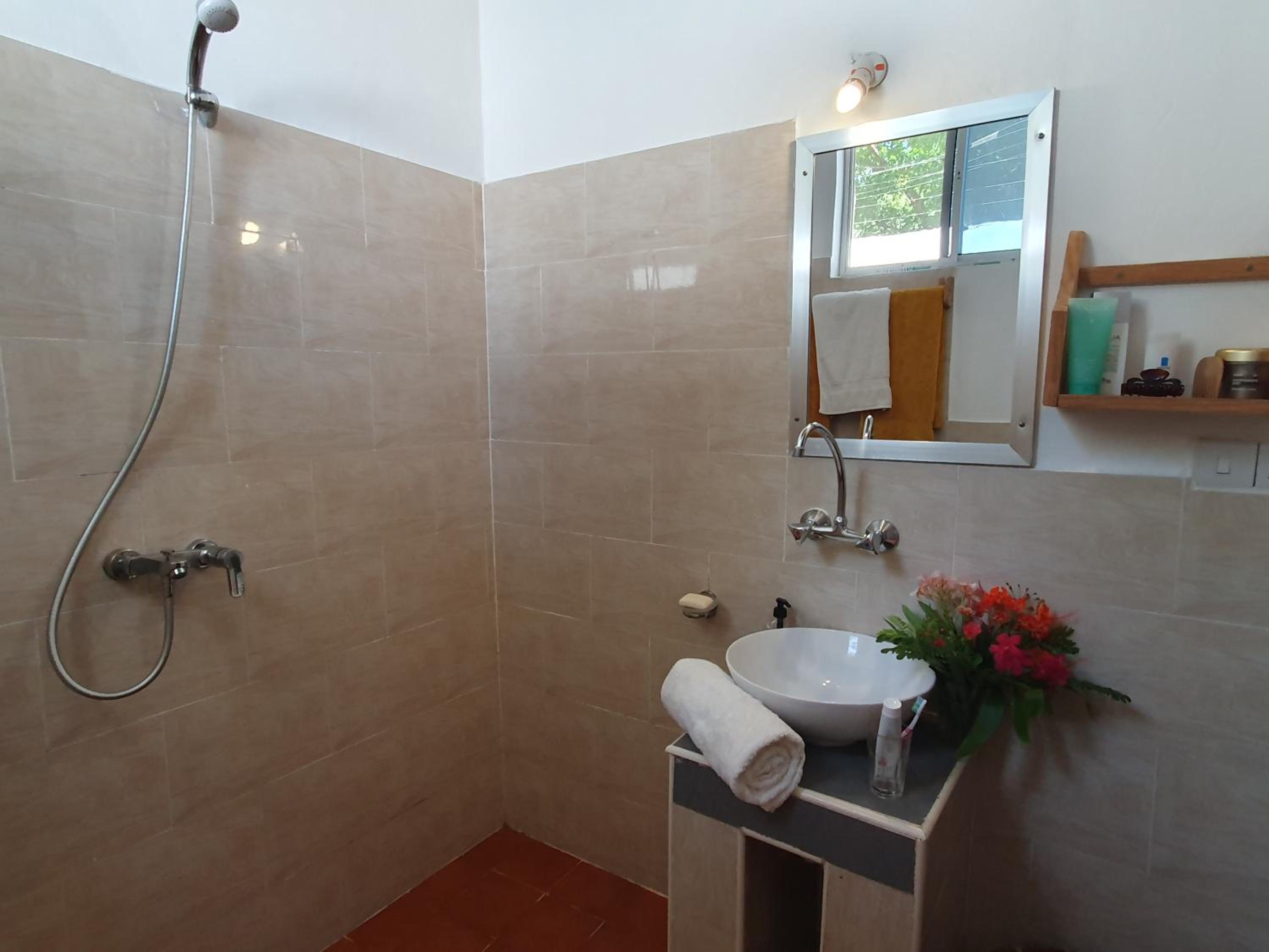 Deluxe Double Room - Photo 14