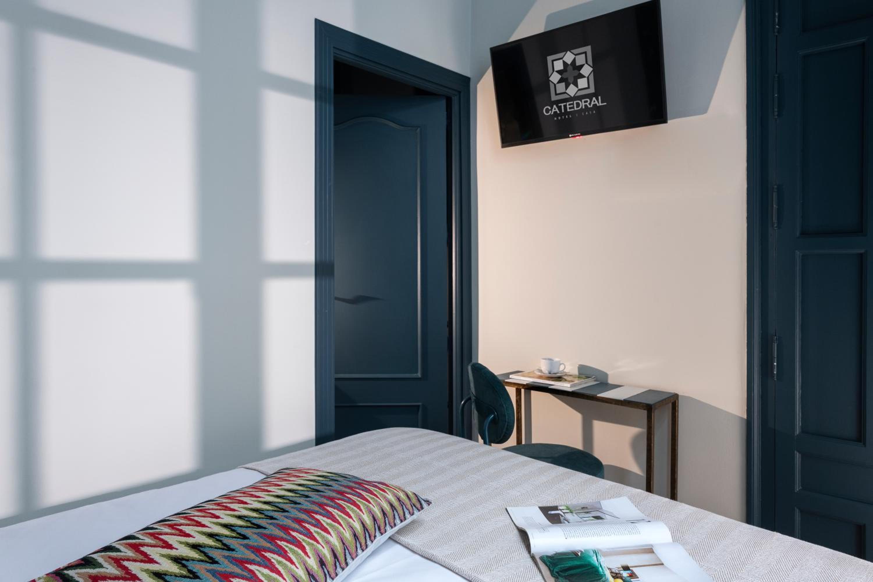 Standard Double Room - Photo 13