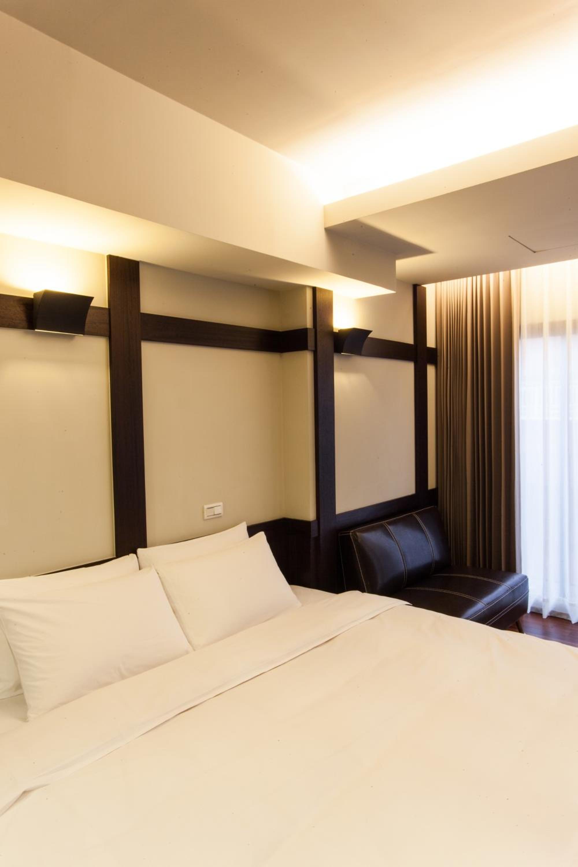 Deluxe Double Room with Bath photo 3