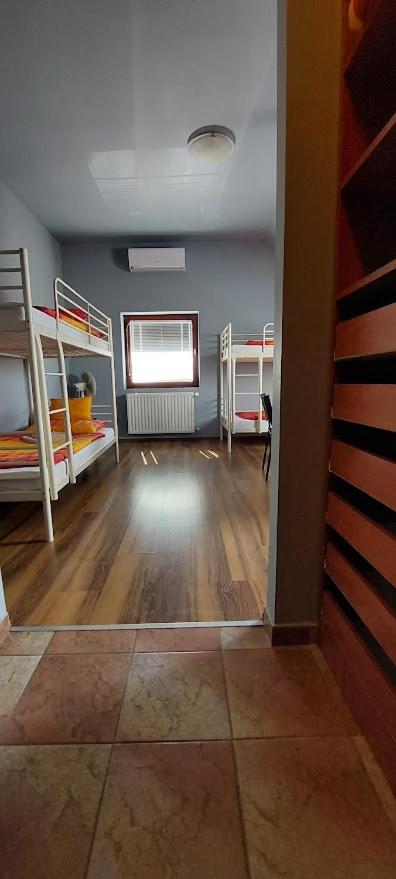 Family Room with Private Bathroom photo 3