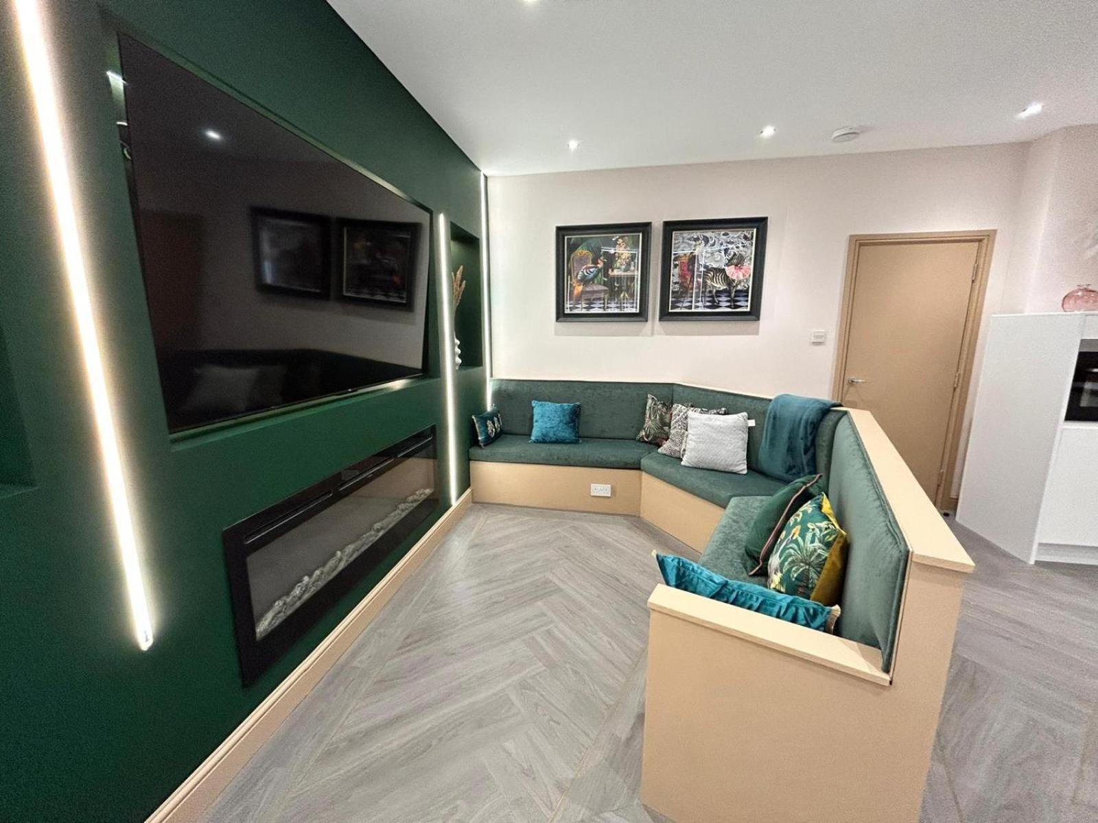 Deluxe Apartment