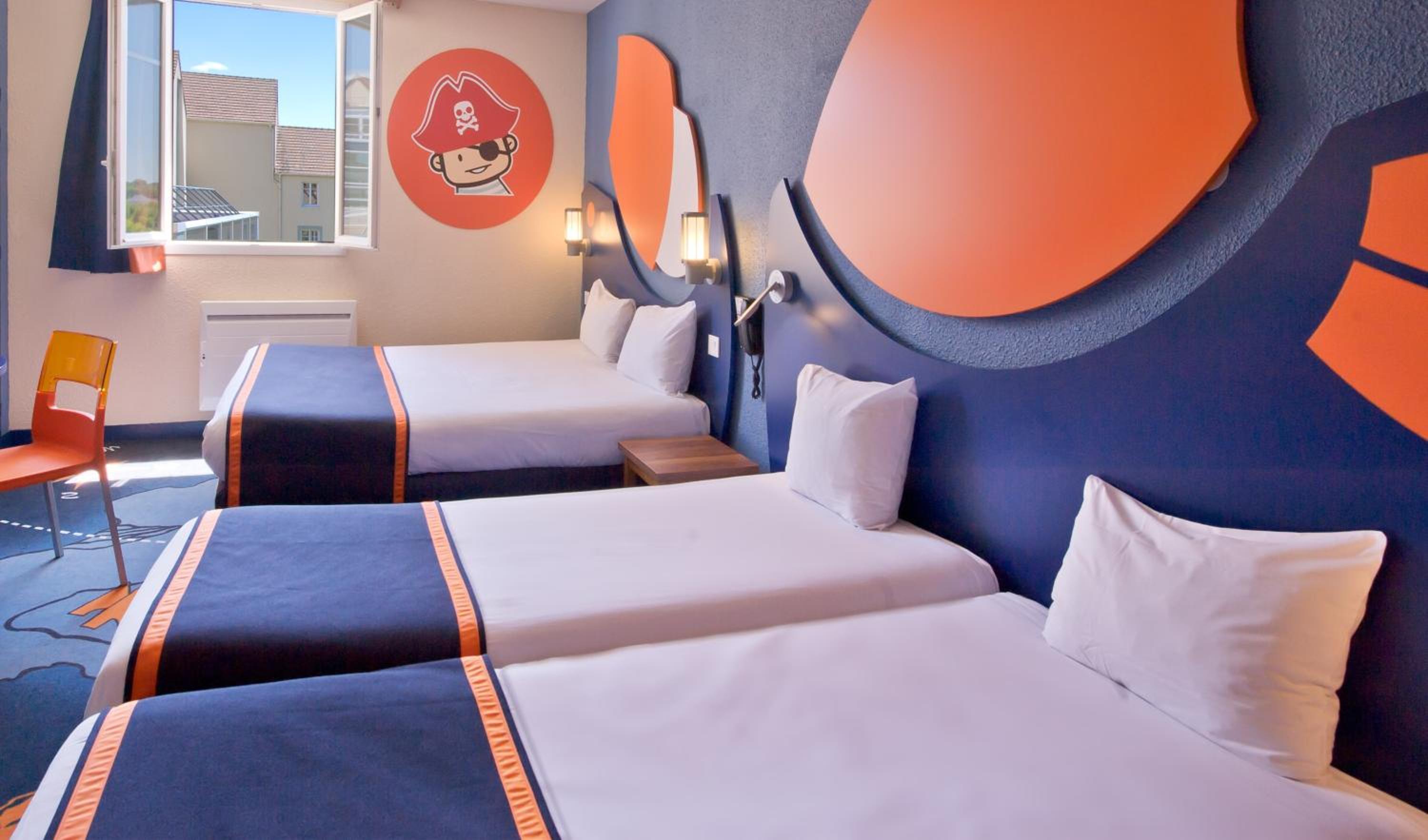 Family Room (Up to 6 / Twin Beds) photo 2