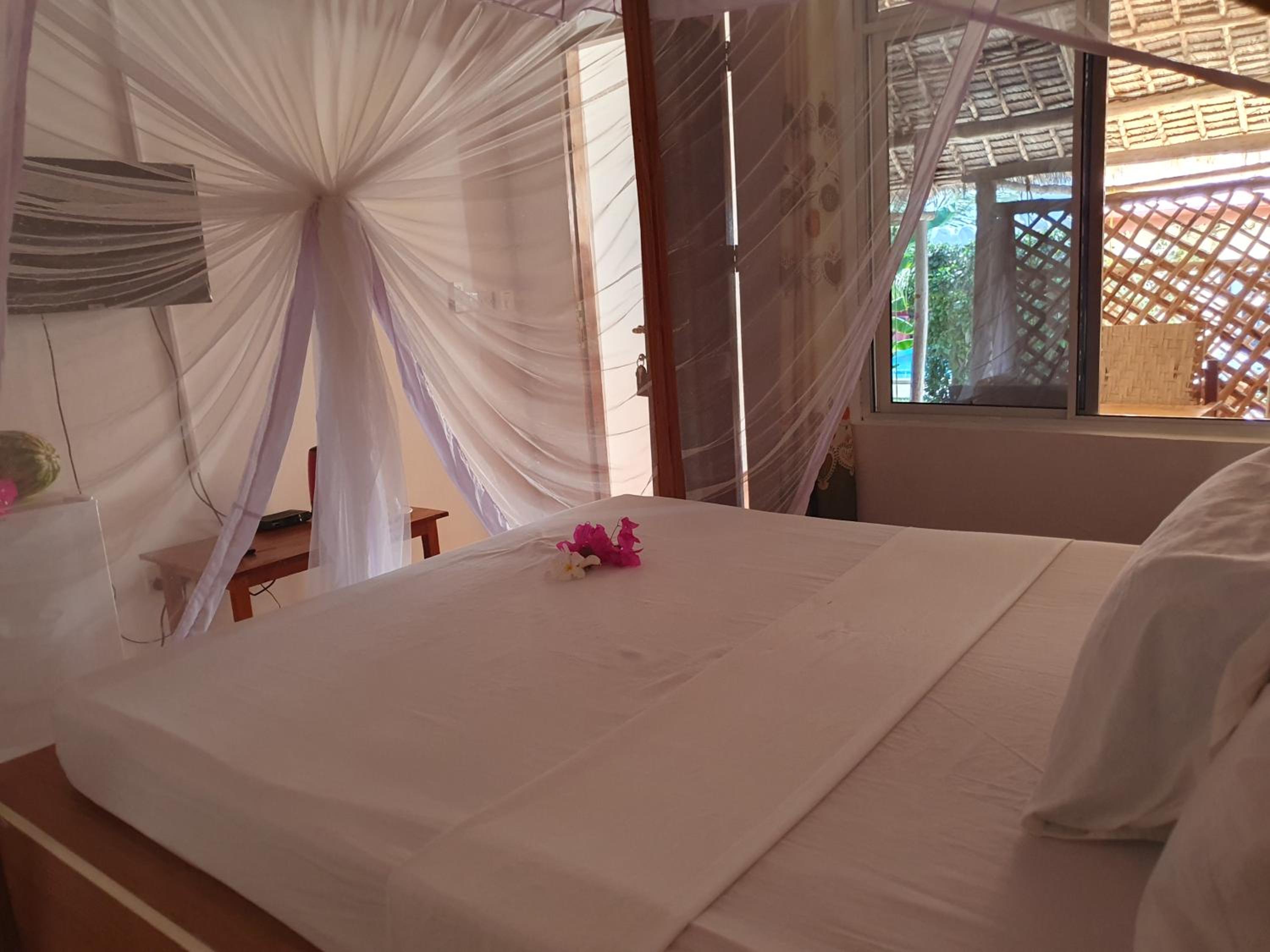 Deluxe Double Room - Photo 9